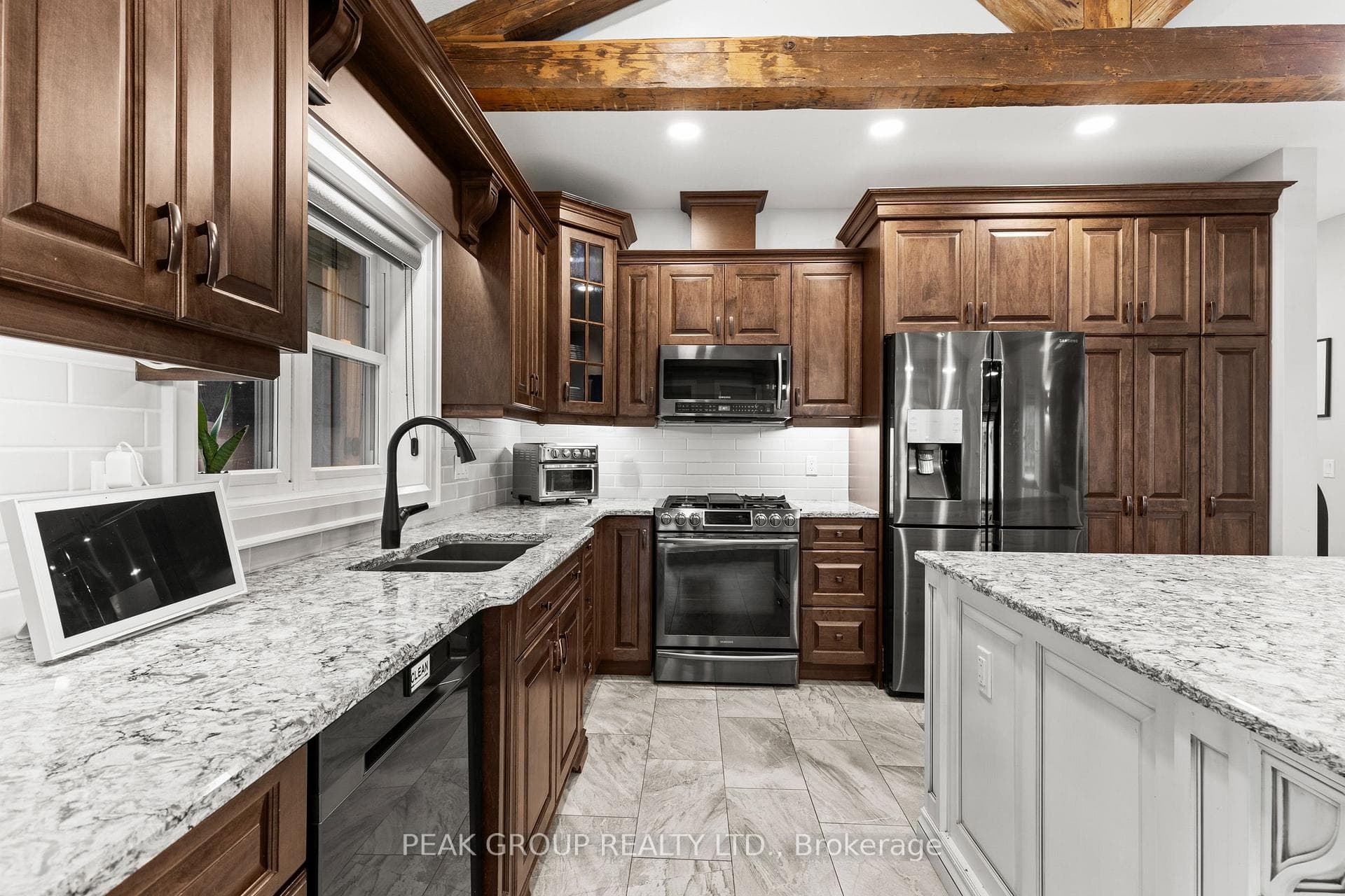 662 Foss Road photo 13