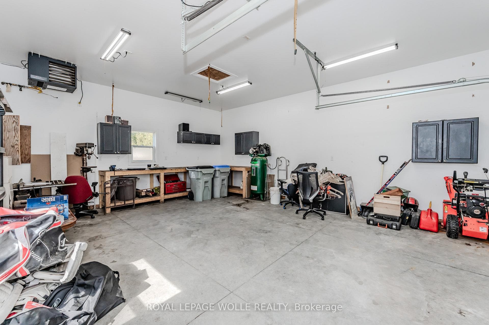 Garage/Shop with Heat & Hydro