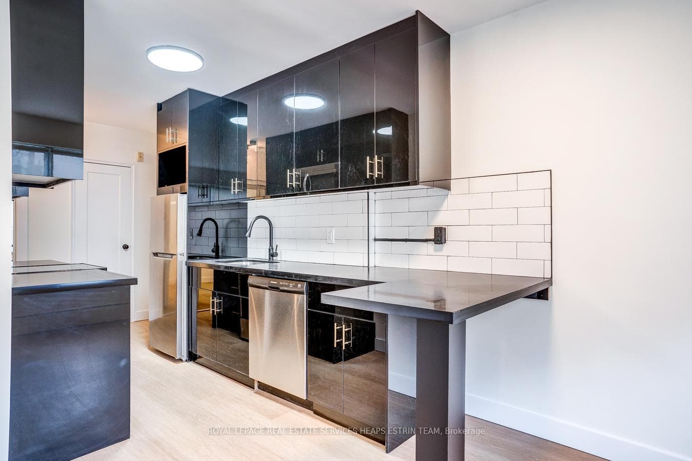 420 Eglinton Avenue Unit 301 photo 5