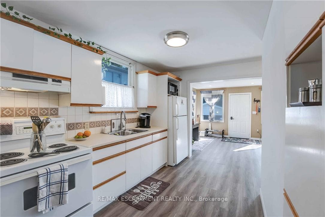 111 East 25th Street photo 12