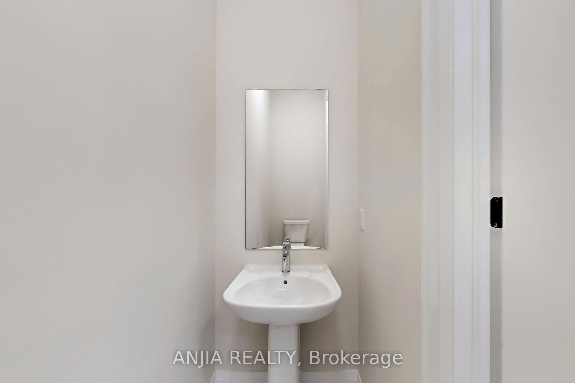 86 Angus Morton Crescent photo 22