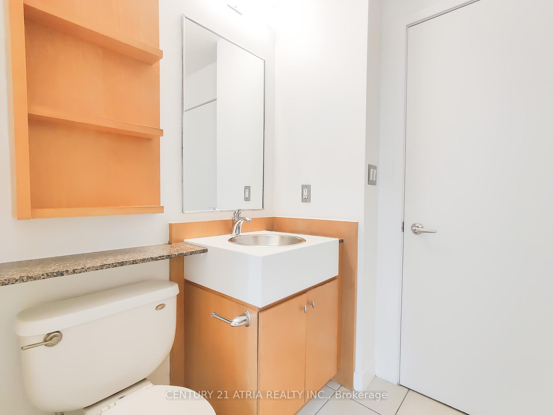 9 Spadina Avenue Unit 511 photo 10