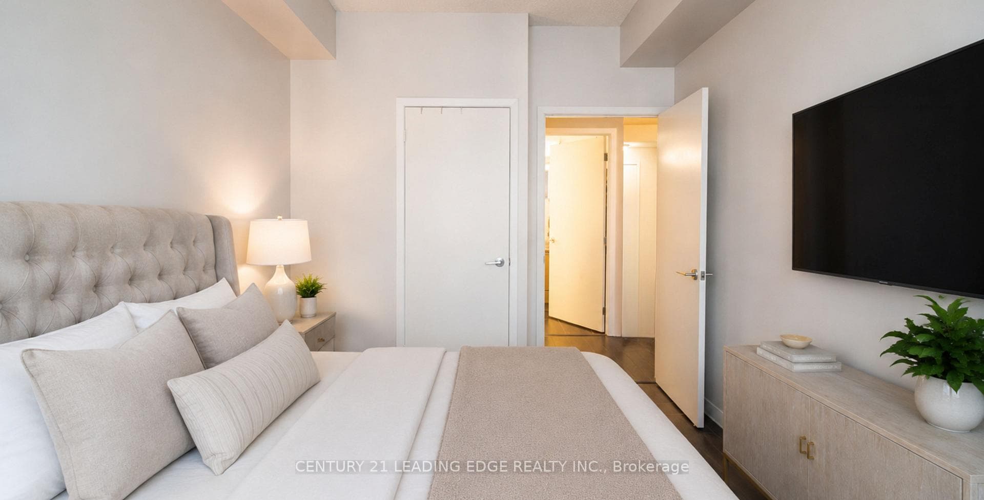 15 BRUYERES Mews Unit 517 photo 4