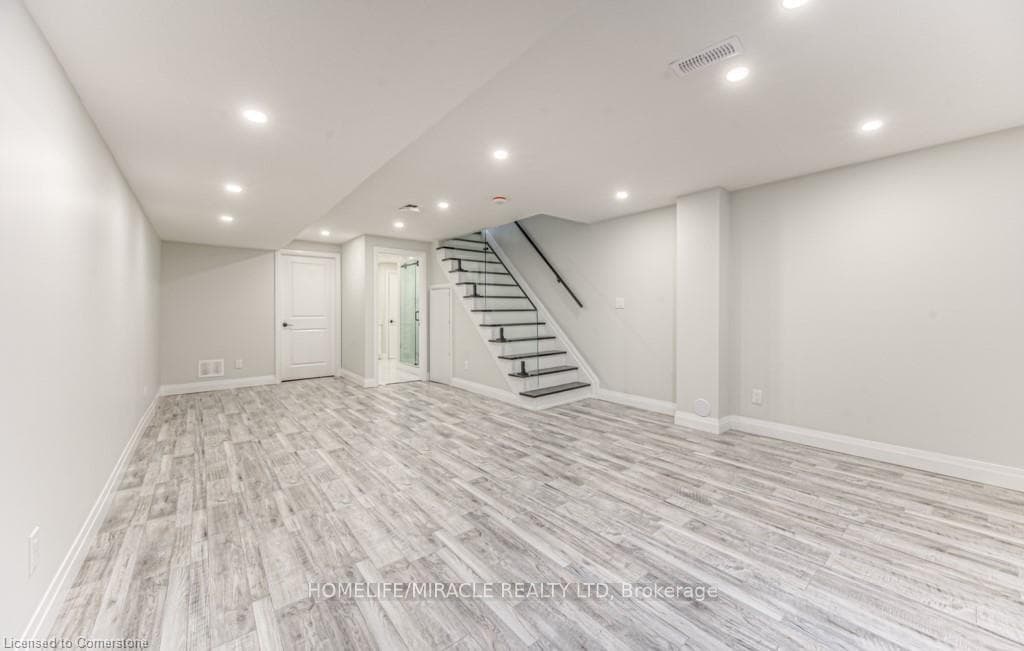 152 Overlea Drive photo 23