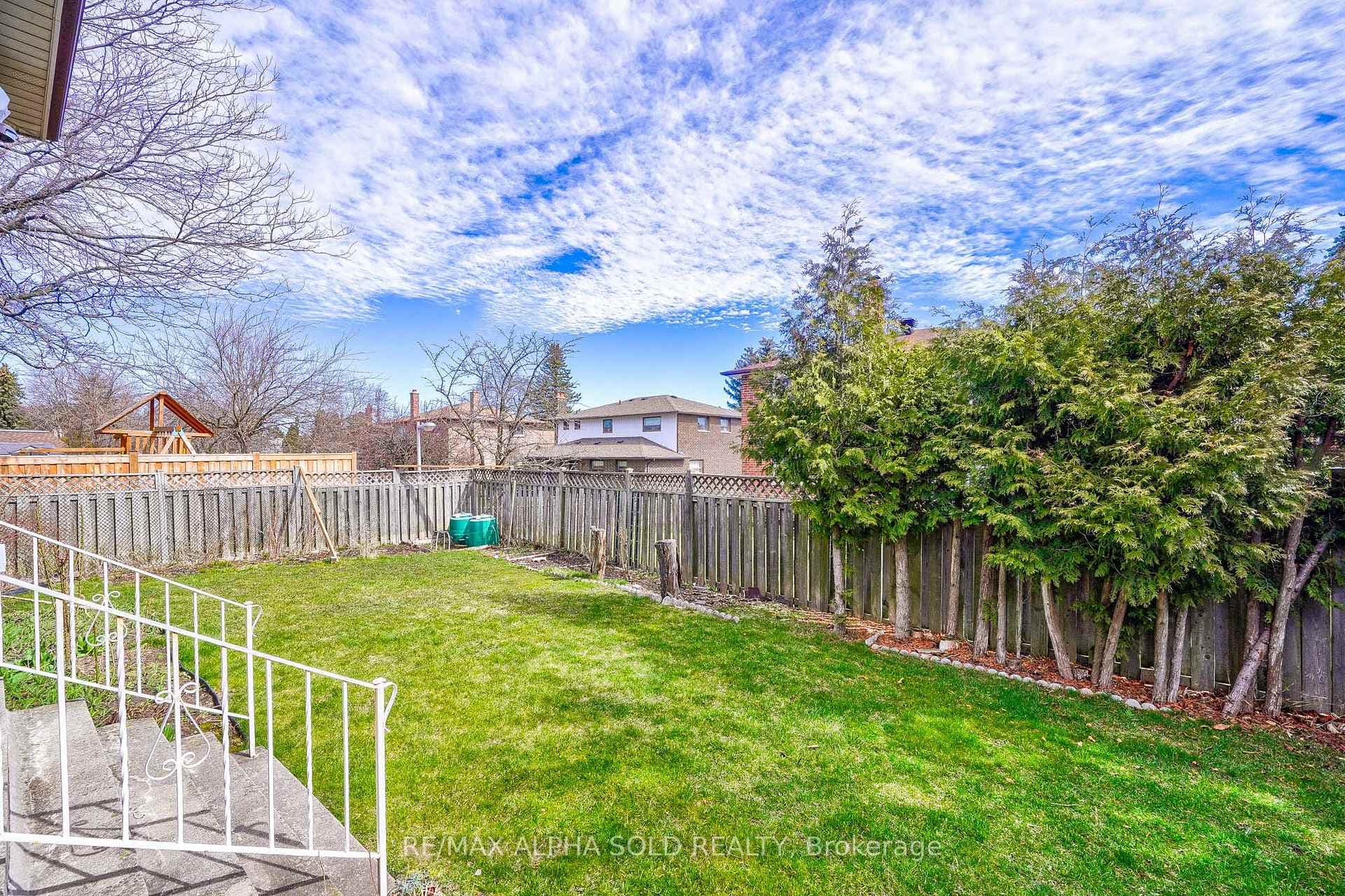 29 Redbud Crescent photo 37