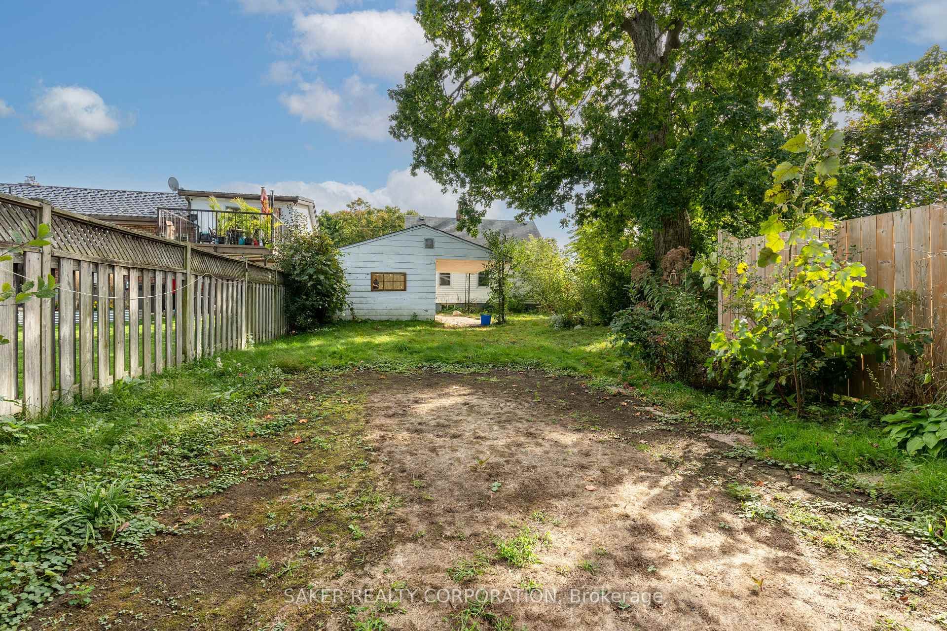 1784 Parkhurst Avenue photo 24