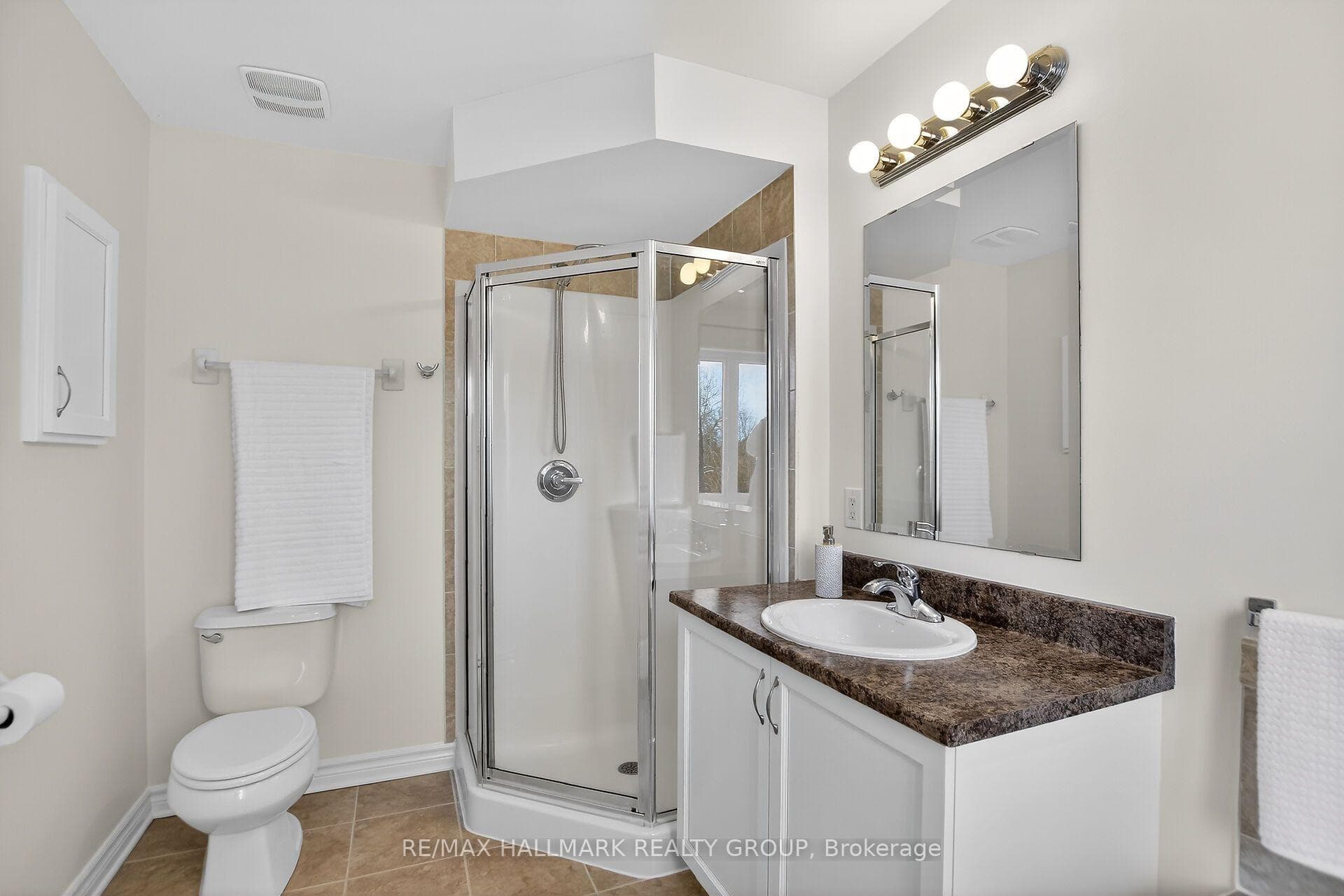 450 Sultan Street photo 26