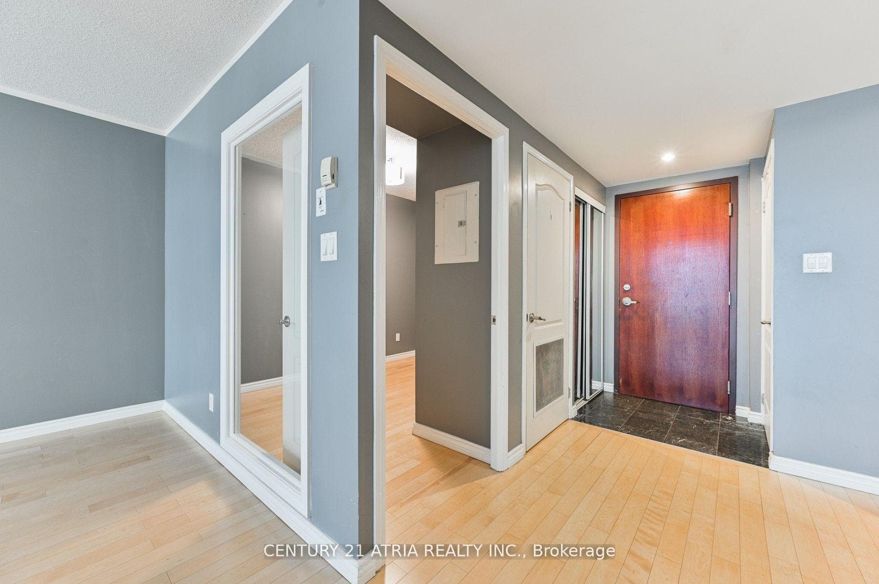 263 Wellington Street Unit 704 photo 8