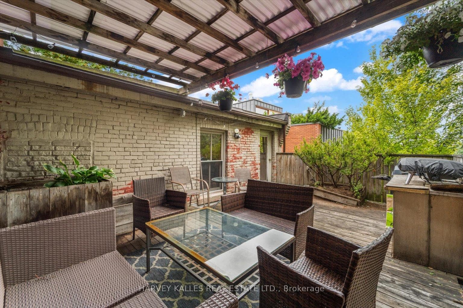 692 Richmond Street photo 28