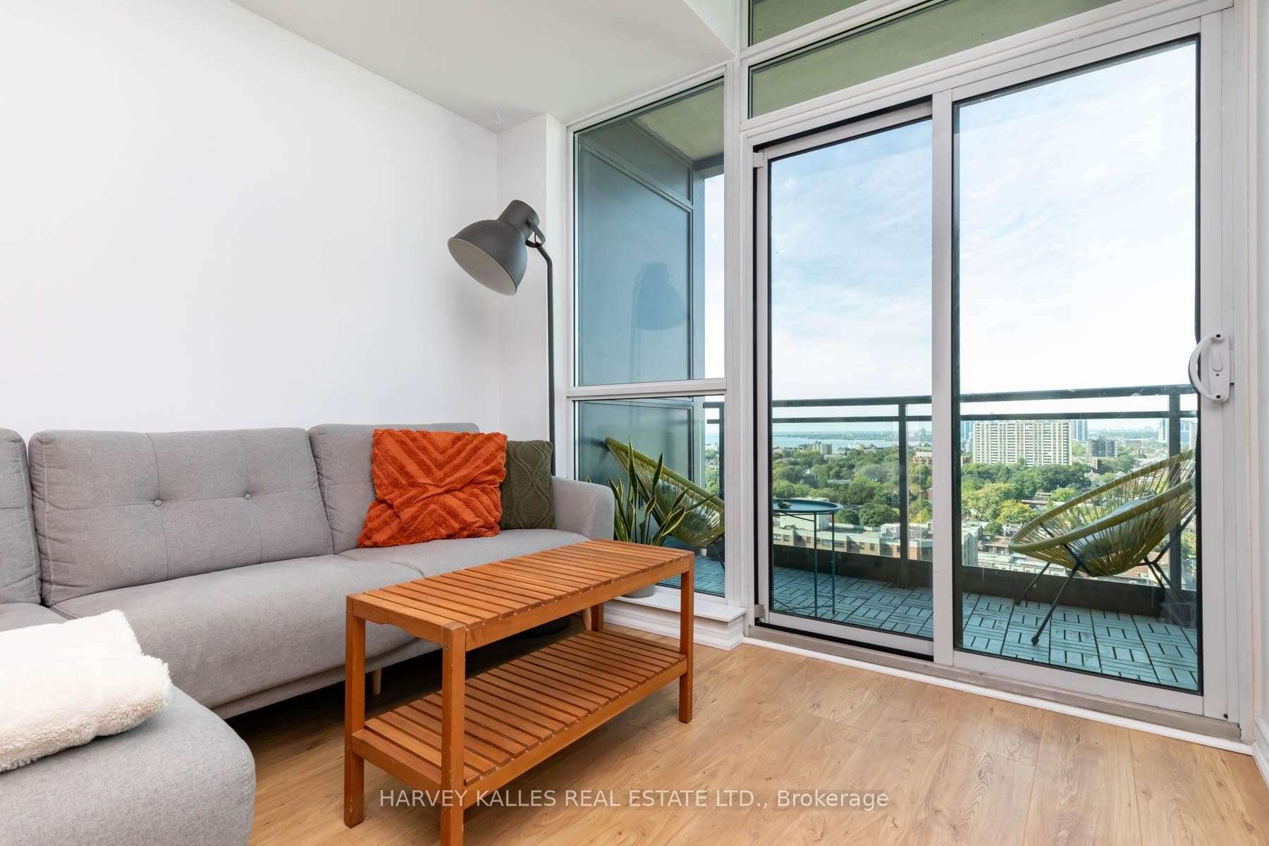 1171 Queen Street Unit 1813 photo 6