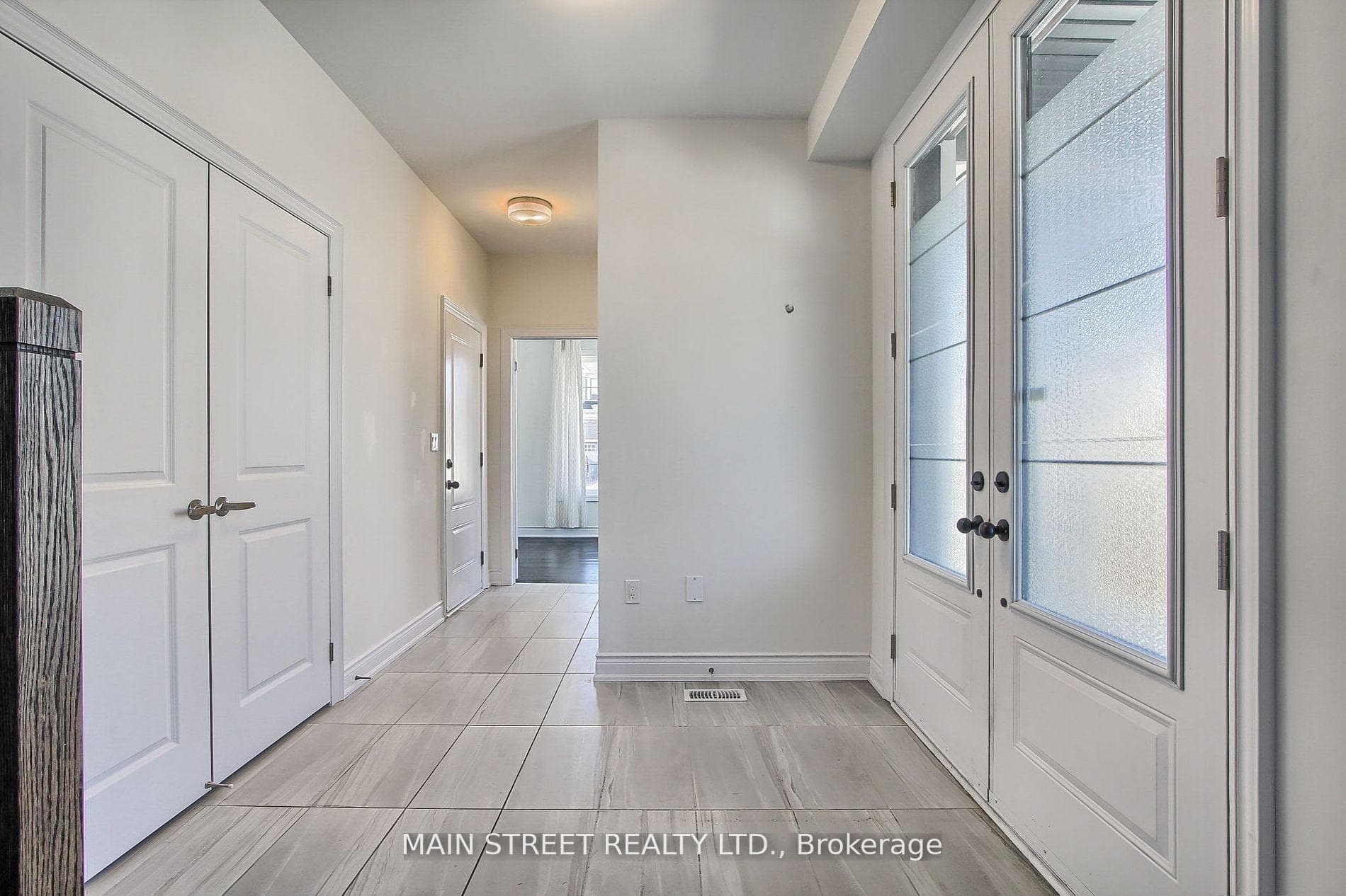 1492 Blackmore Street photo 5