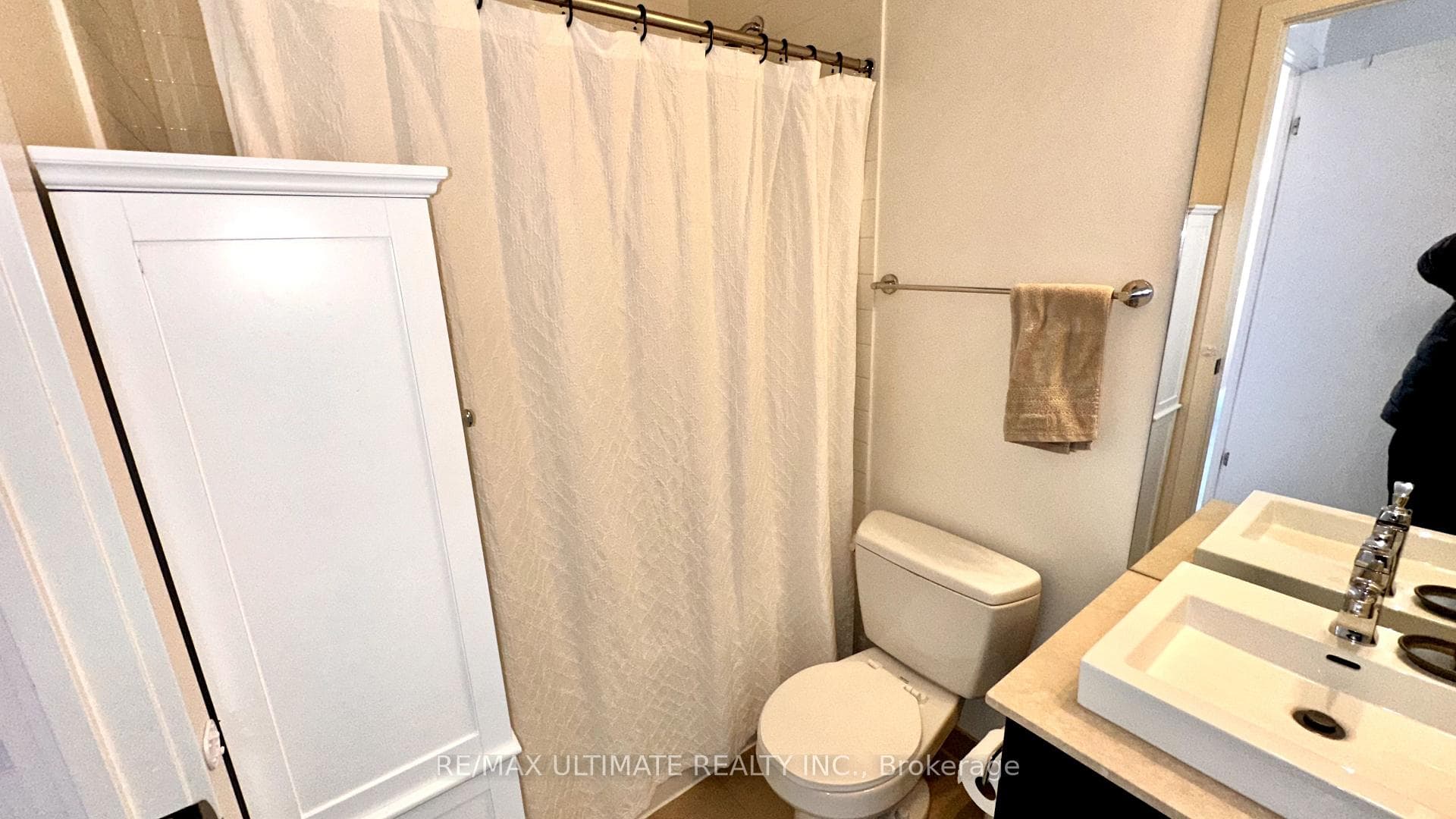 105 The Queensway N/A Unit 1610 photo 32