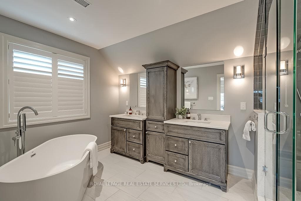 549 Vyner Crescent photo 28