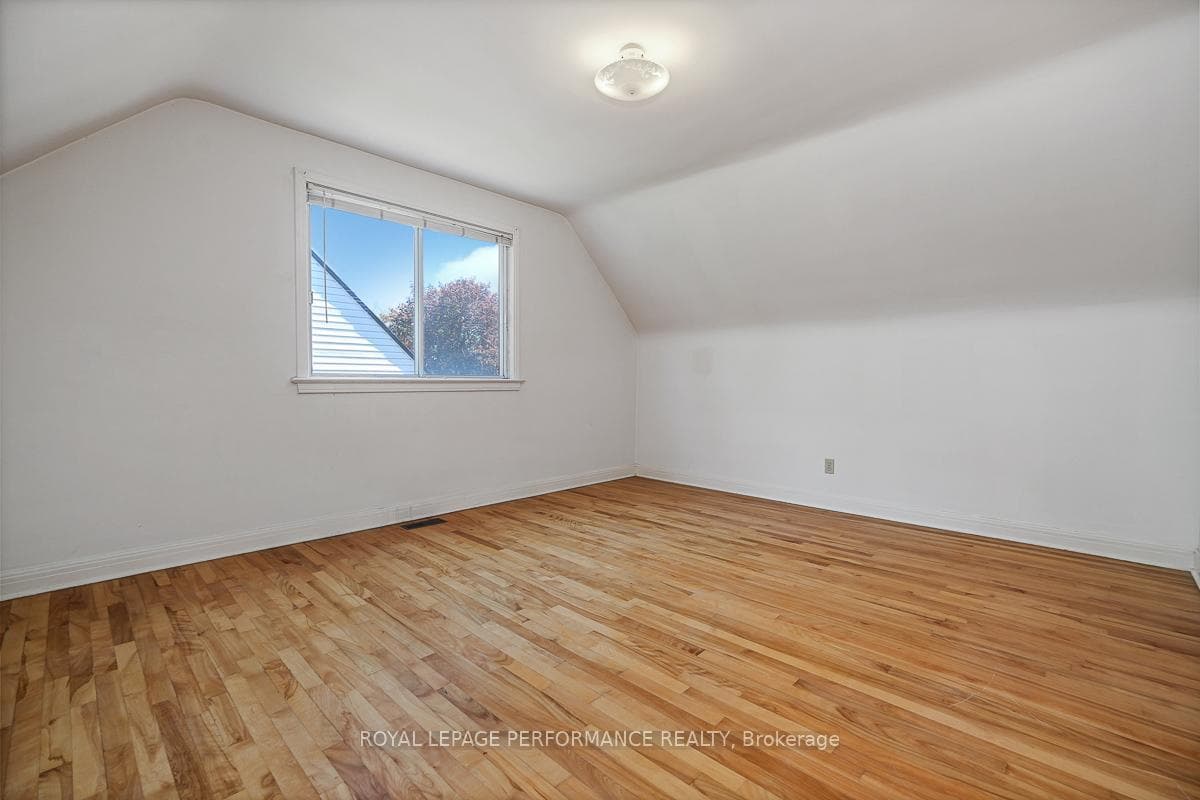535 Dunbrack Street photo 23