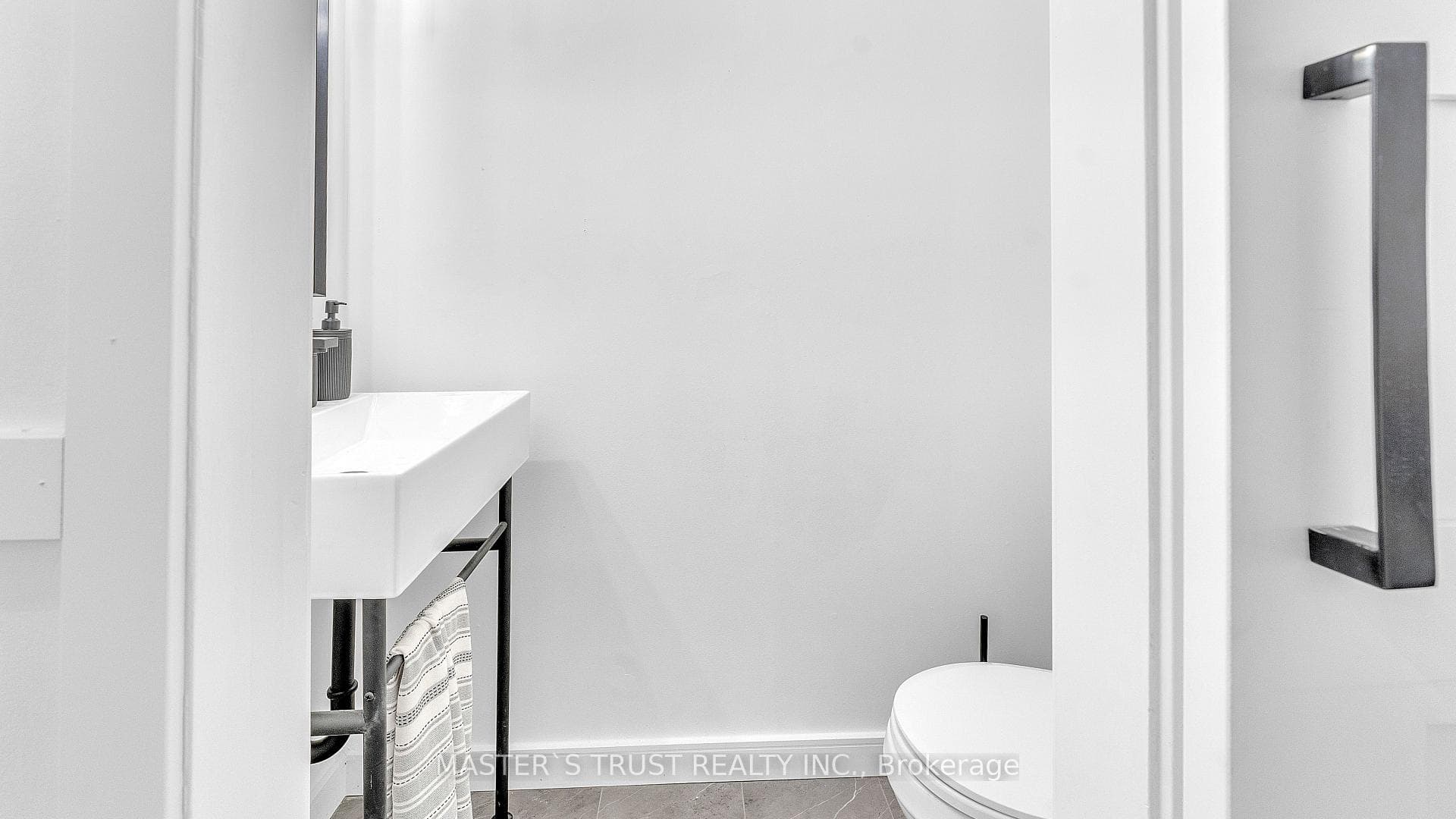 208 Monmore Road photo 10
