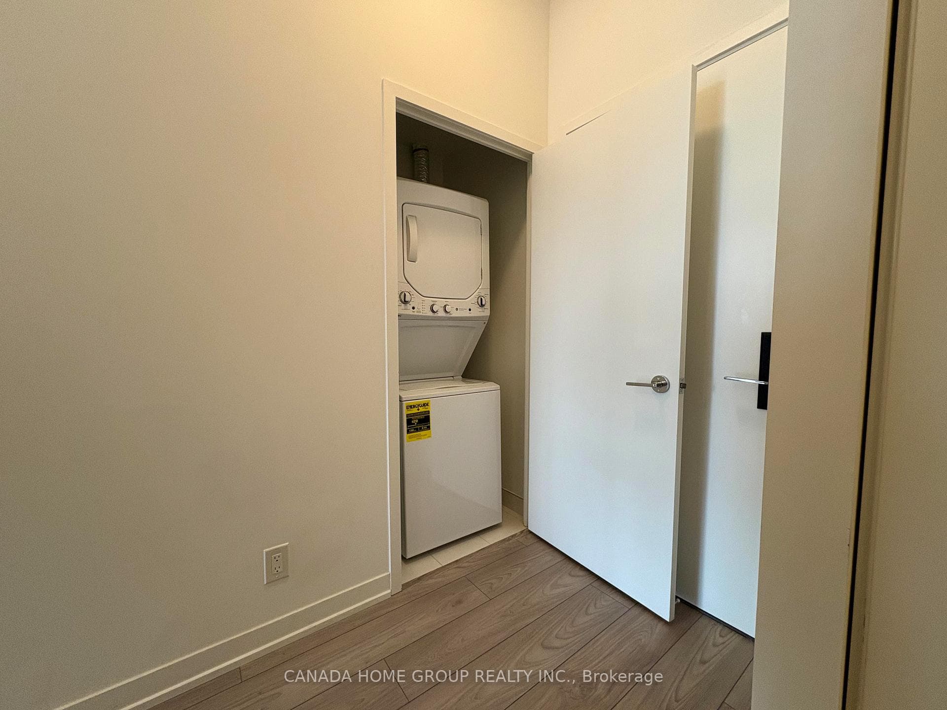 285 Dufferin Street Unit 419 photo 16