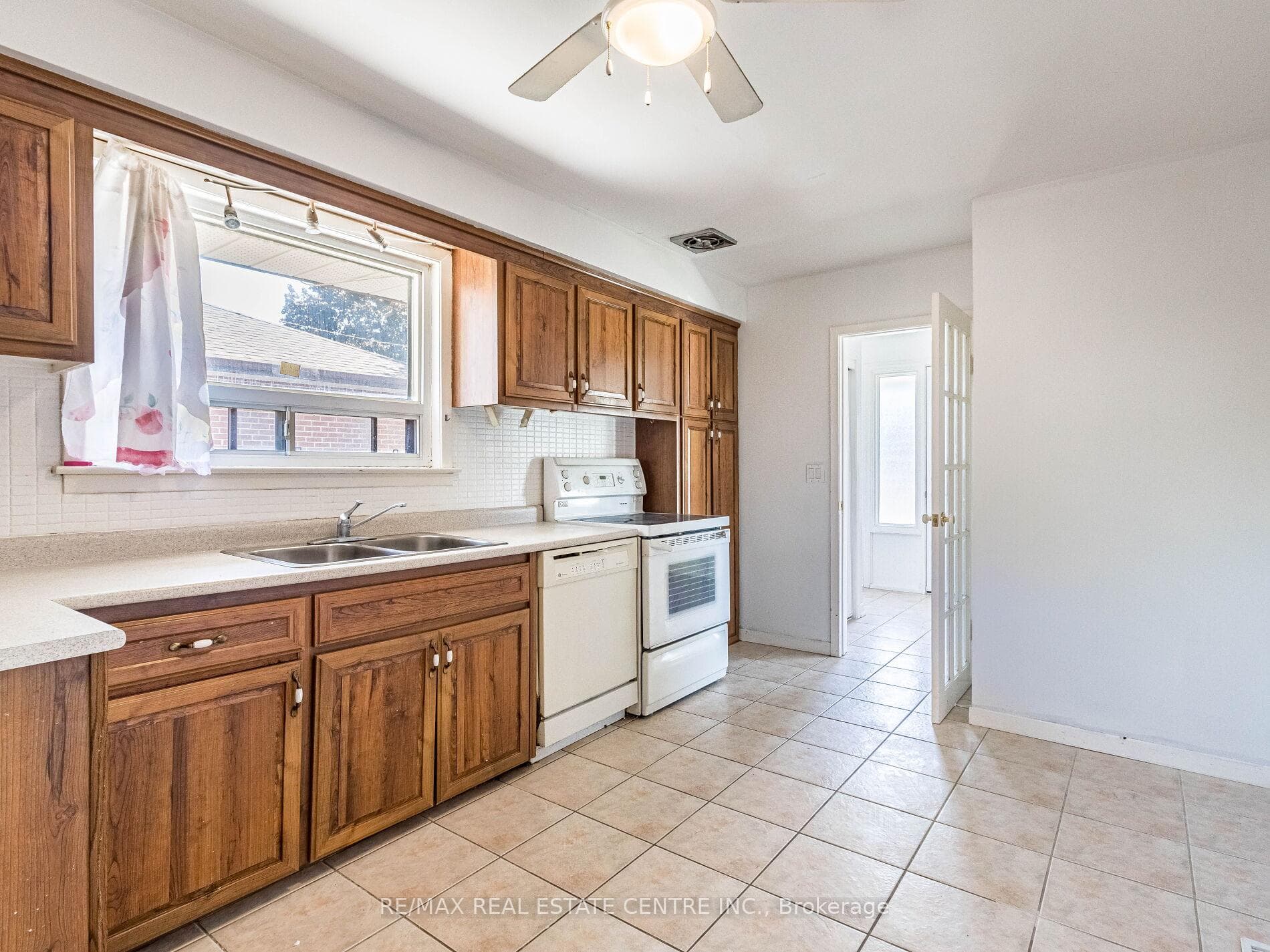 127 Cabot Street photo 10