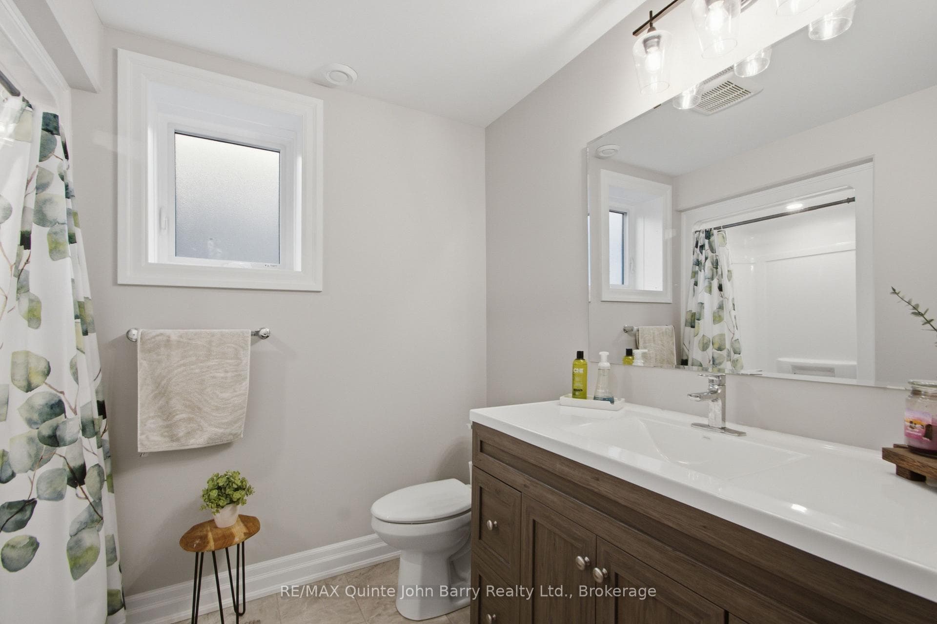 8 Tackaberry Drive photo 27