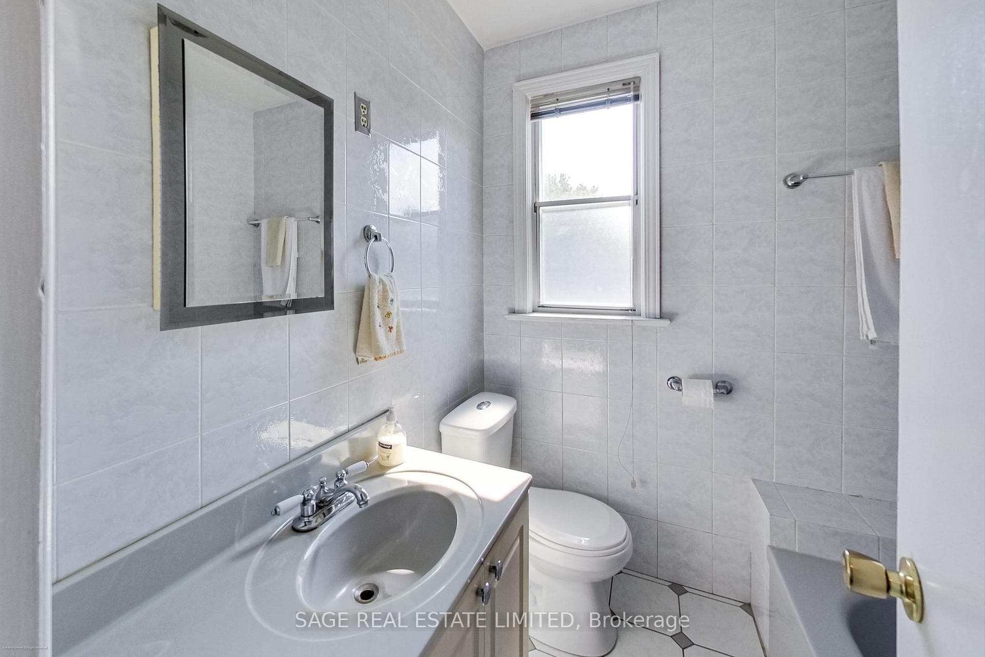 17 Elmont Drive photo 15