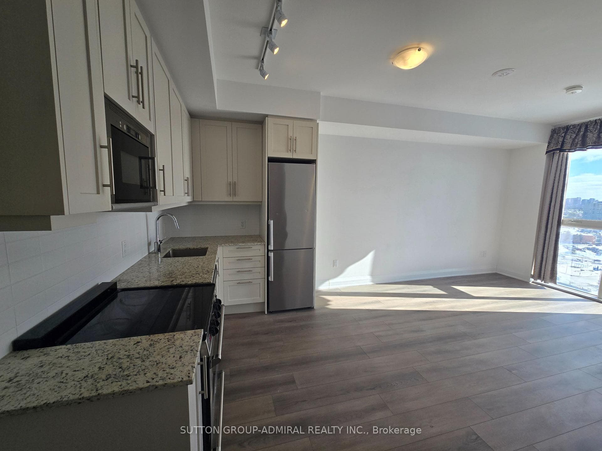 20 Gatineau Drive Unit 1504 photo 15