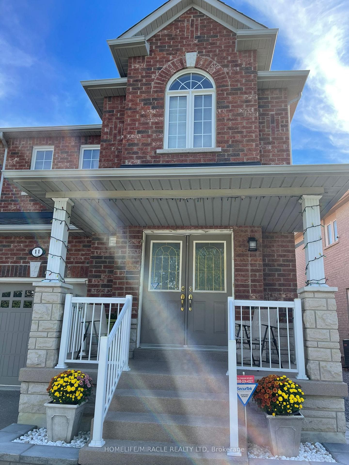 11 Cathmar Drive photo 2