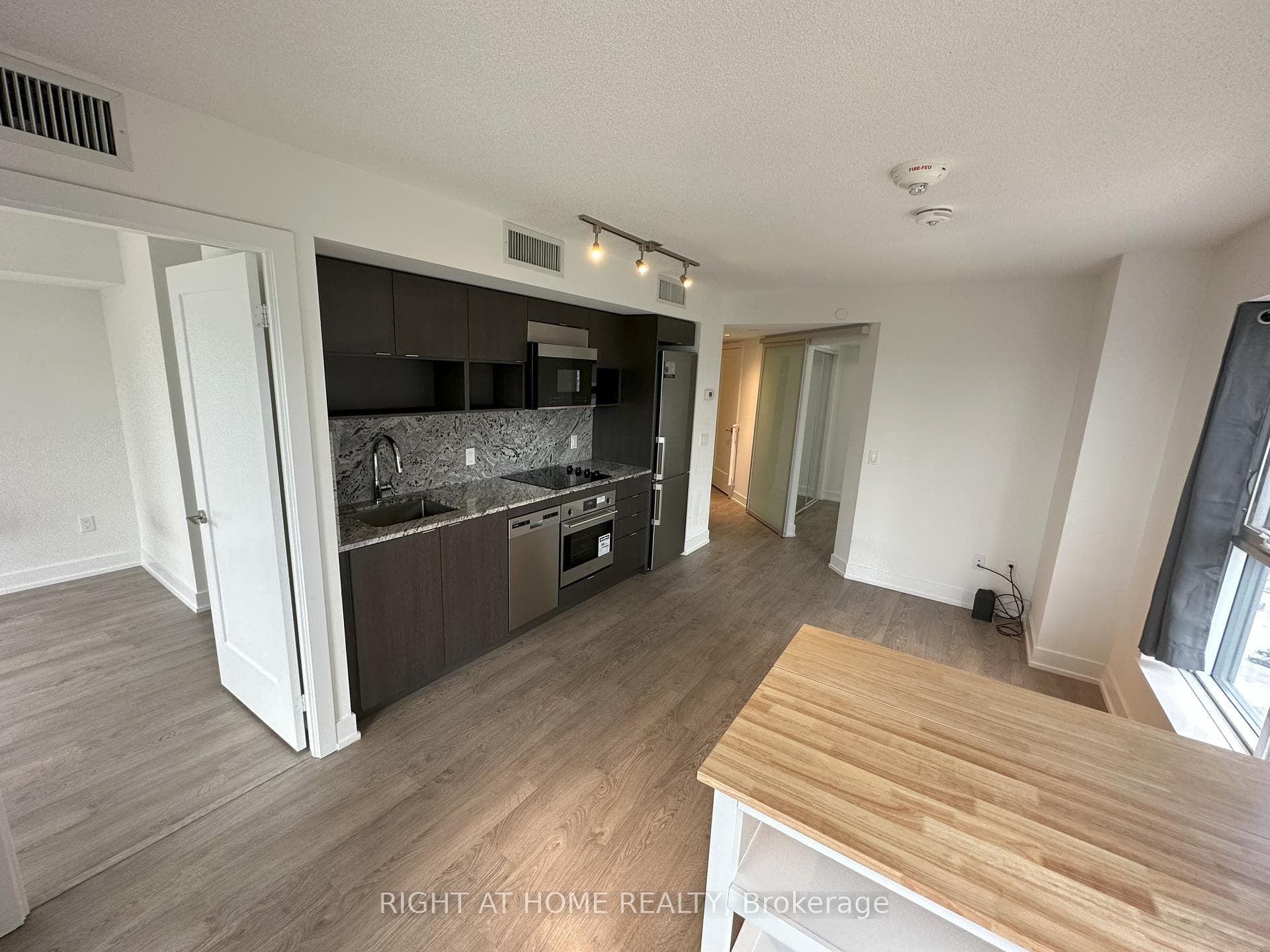 9 Mabelle Avenue Unit 1316 photo 19