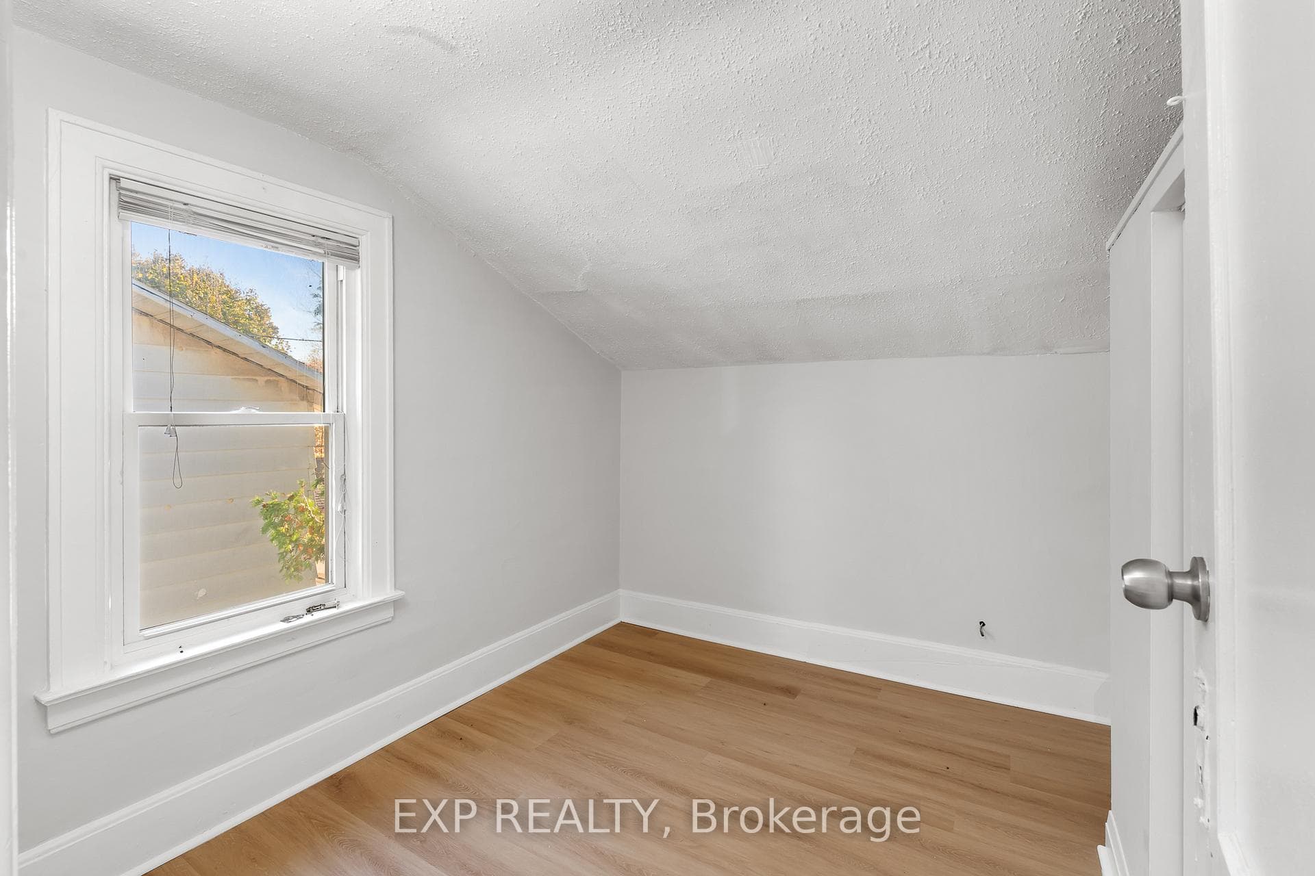 467 Grove Avenue photo 3