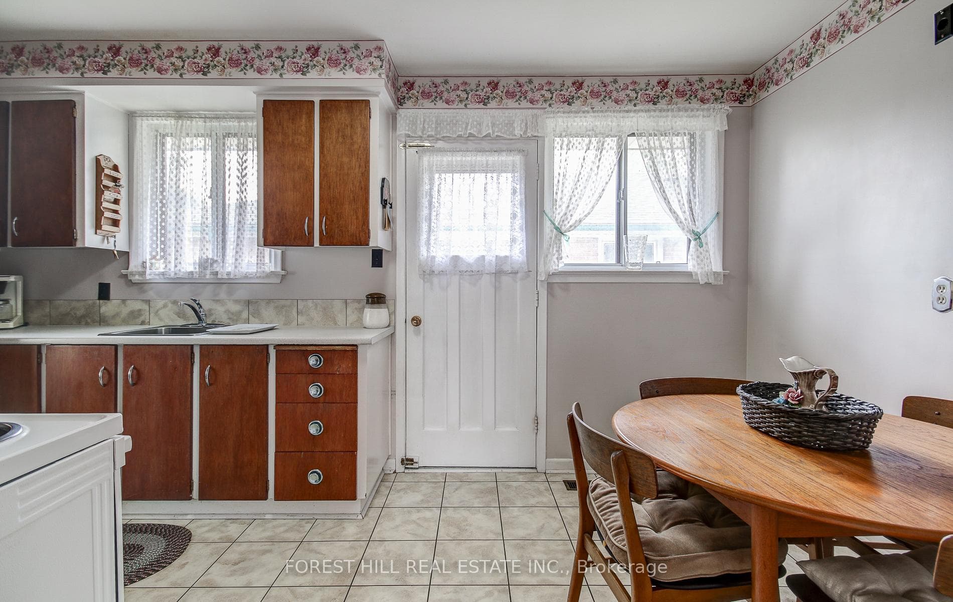 18 Hurley Crescent photo 12