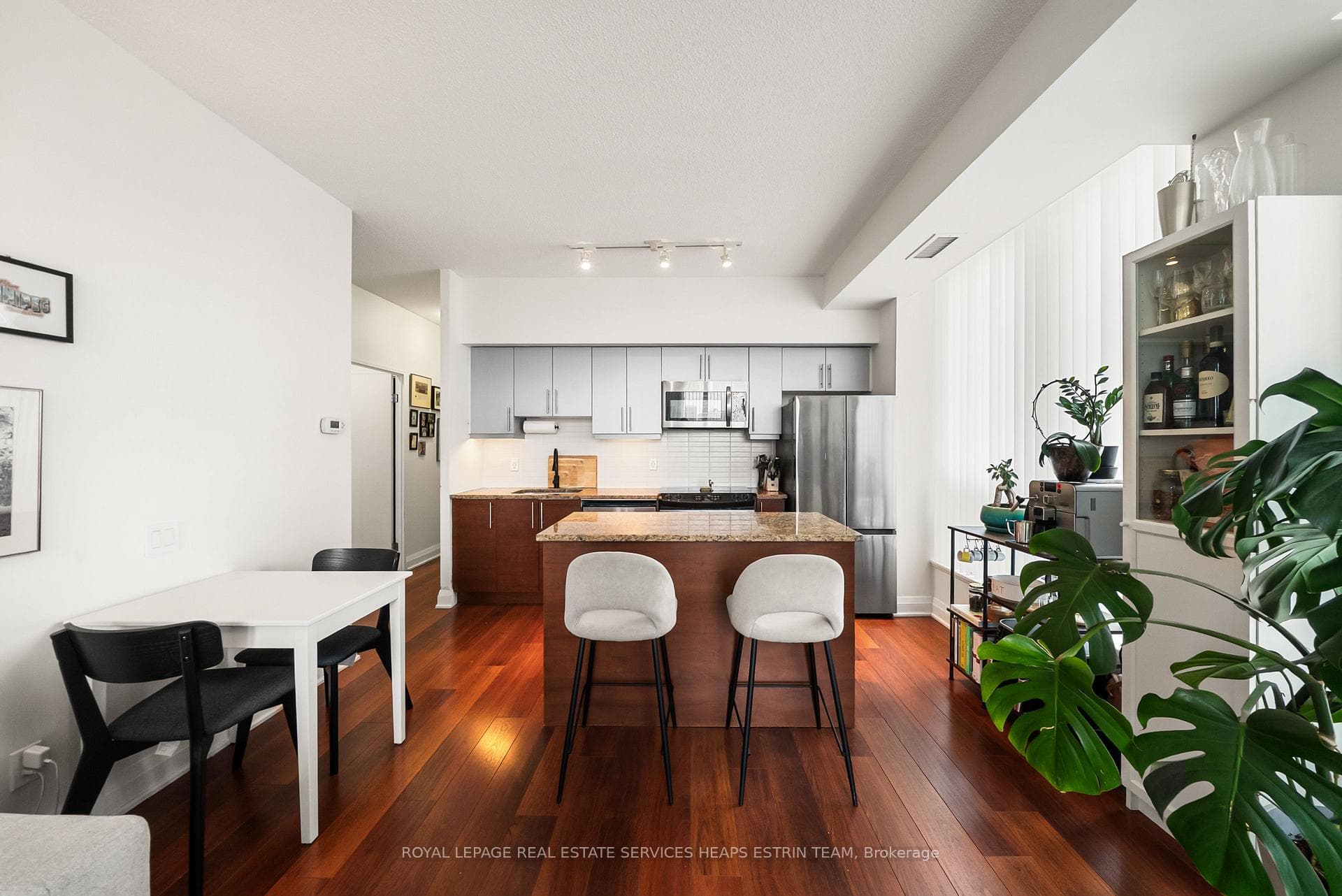 83 Redpath Avenue Unit 704 photo 9