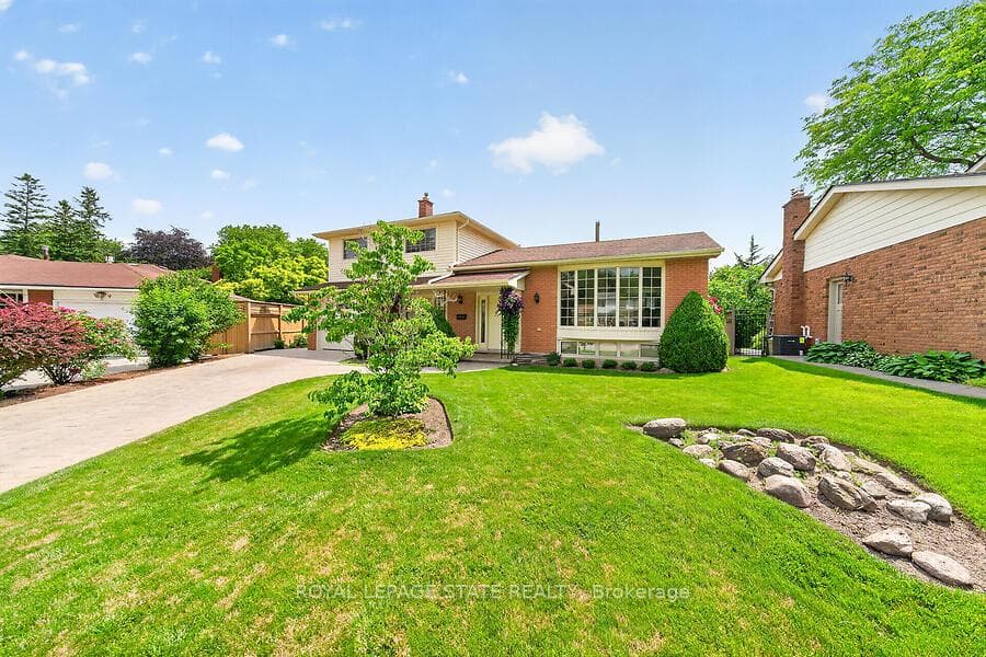 7 Elizabeth Court photo 4