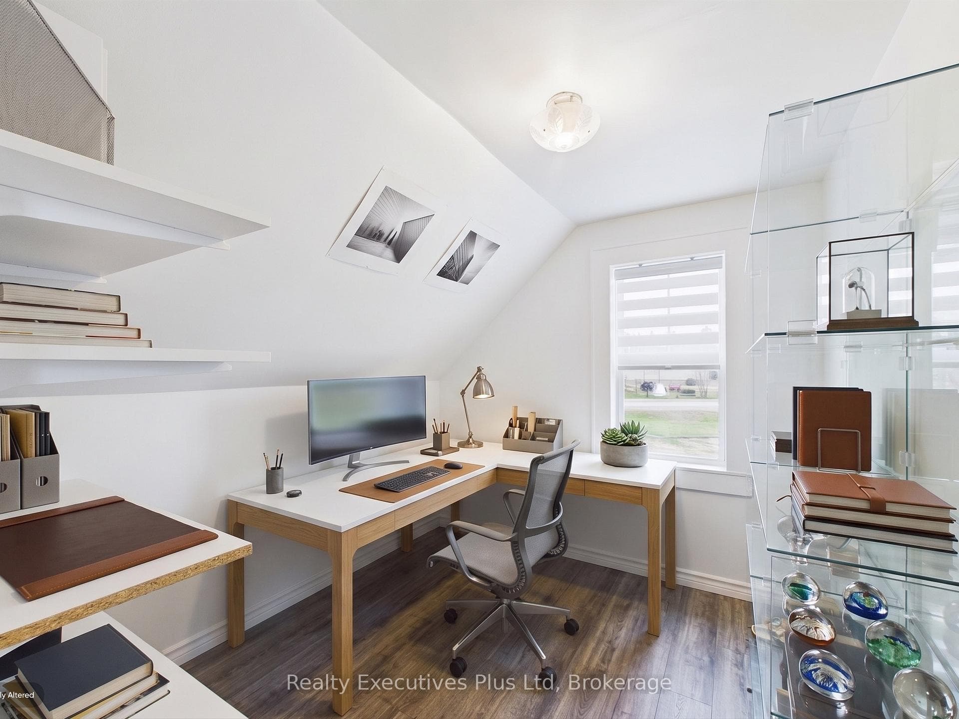 photo AI staged to remove Seller property