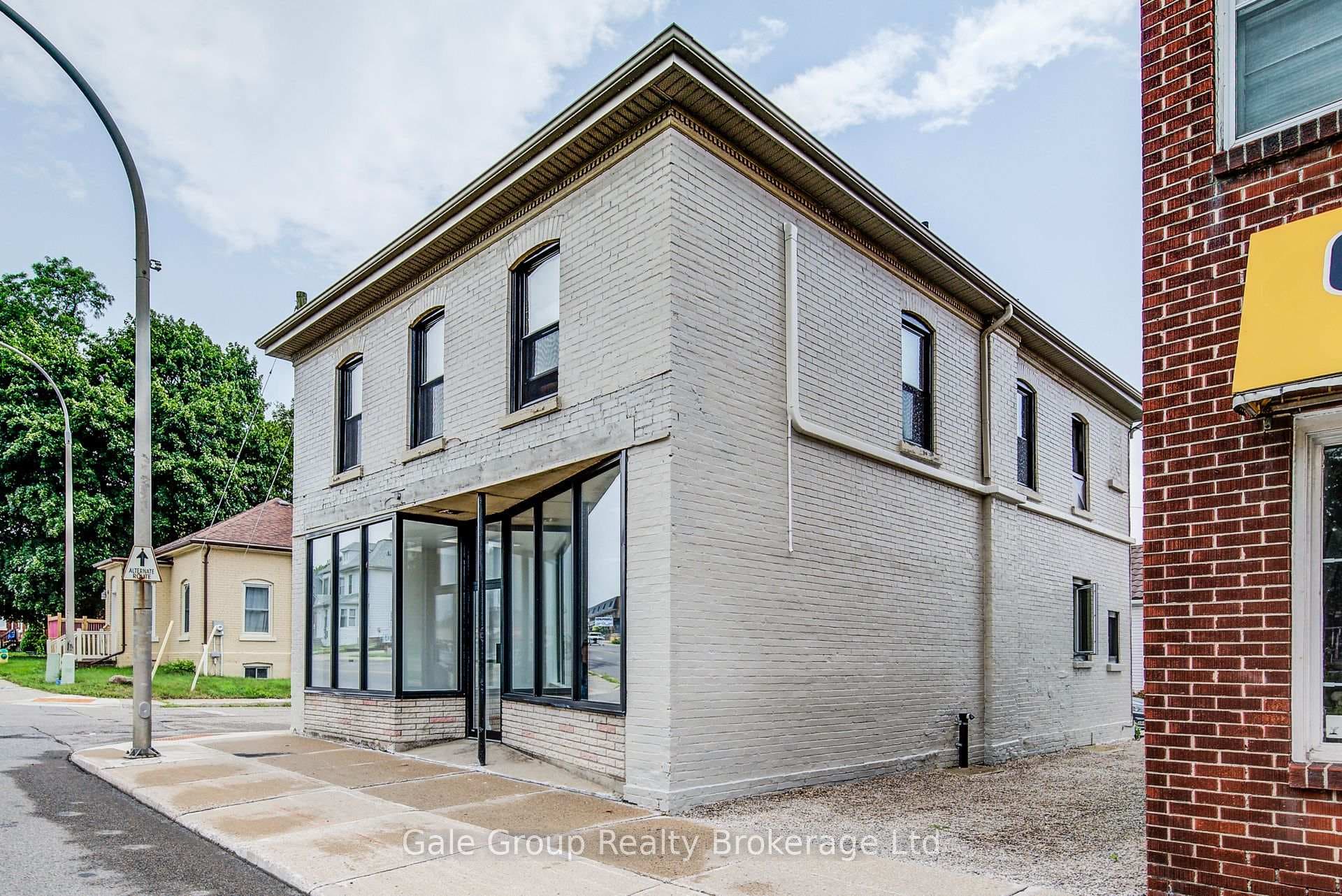 728 Dundas Street photo 2