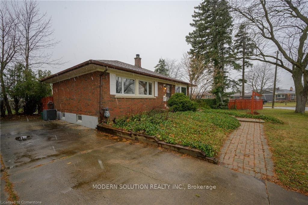 12 ROBERTSON Place photo 2