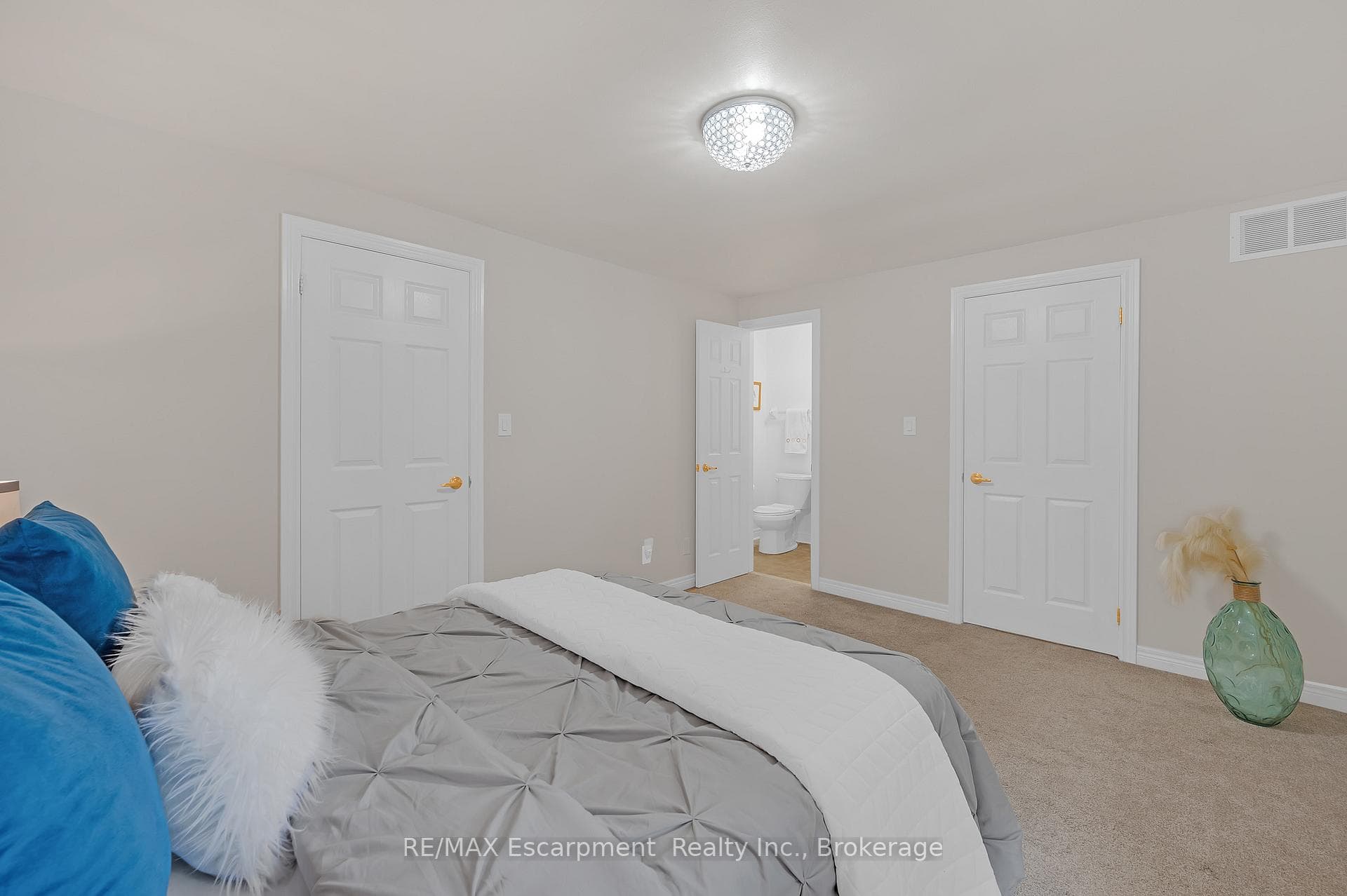 755 Hyde Road photo 16