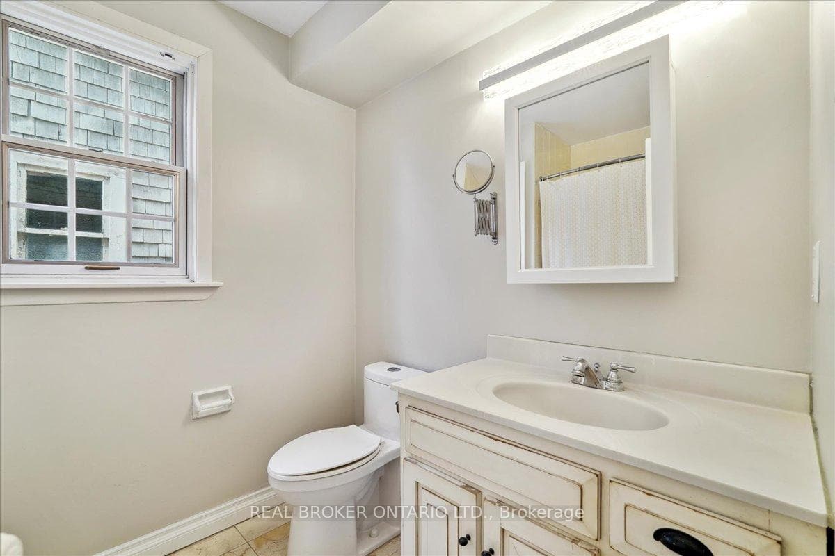 134 Moore Avenue photo 17