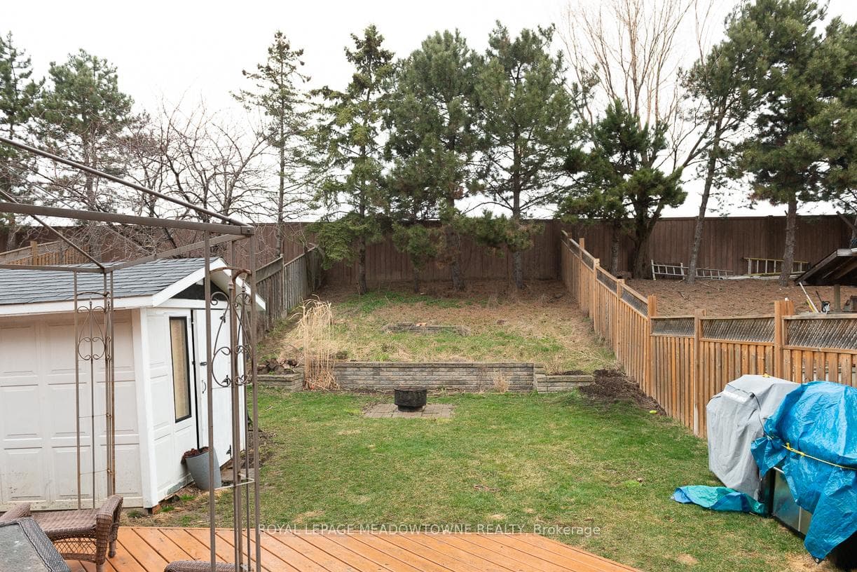 70 Ravenscliff Court photo 27