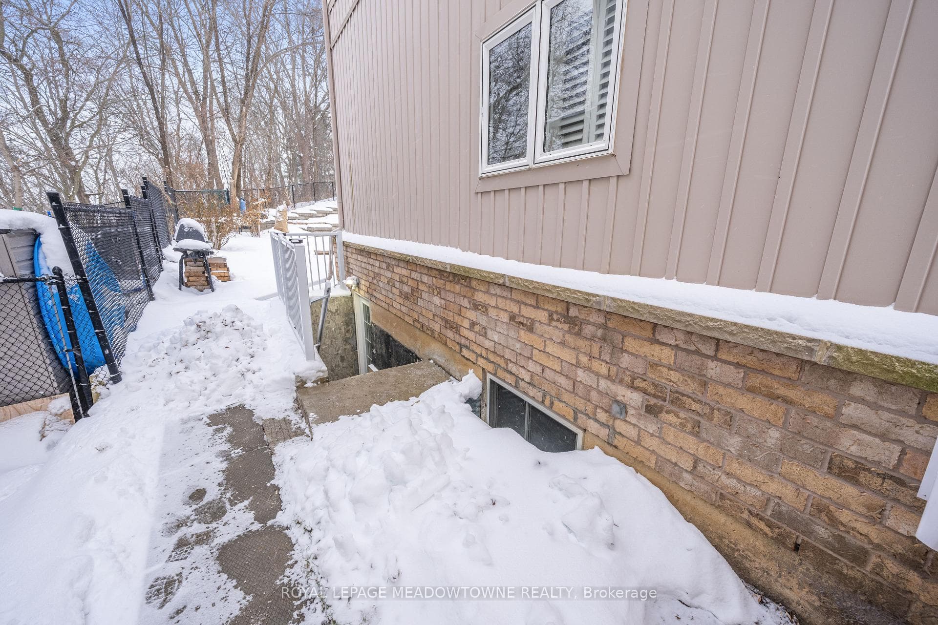 54 Meadowglen Boulevard Unit Bsmt photo 3