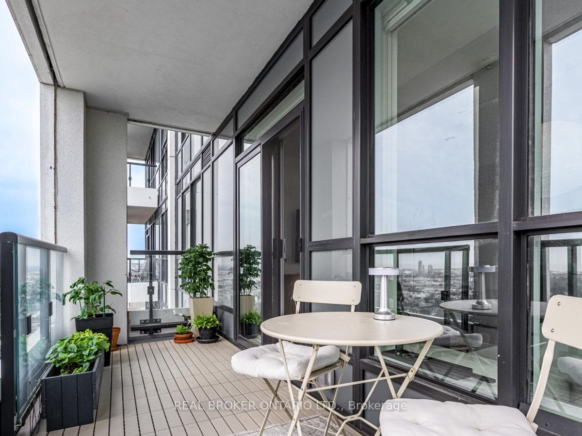7 Mabelle Avenue Unit 3408 photo 14