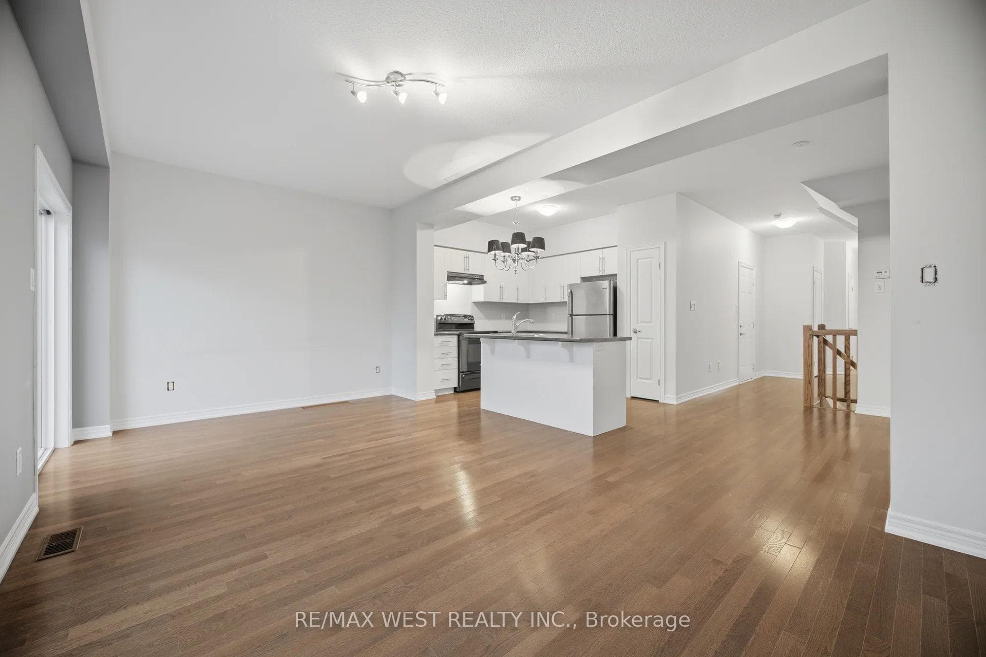 137 Echovalley Drive photo 17