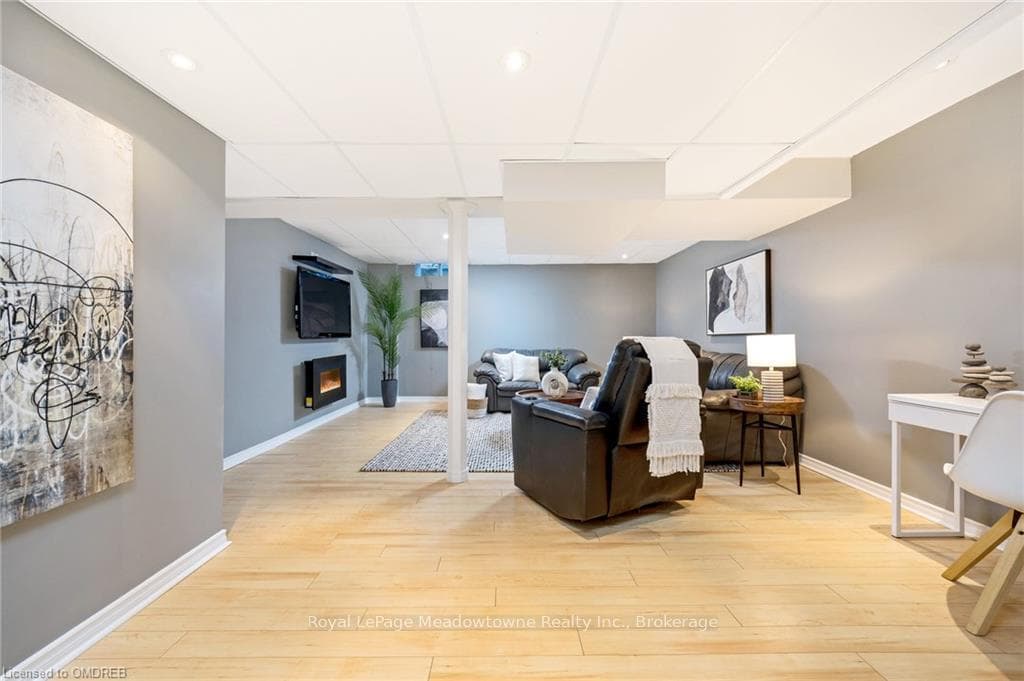207 SHERWOOD Road photo 29