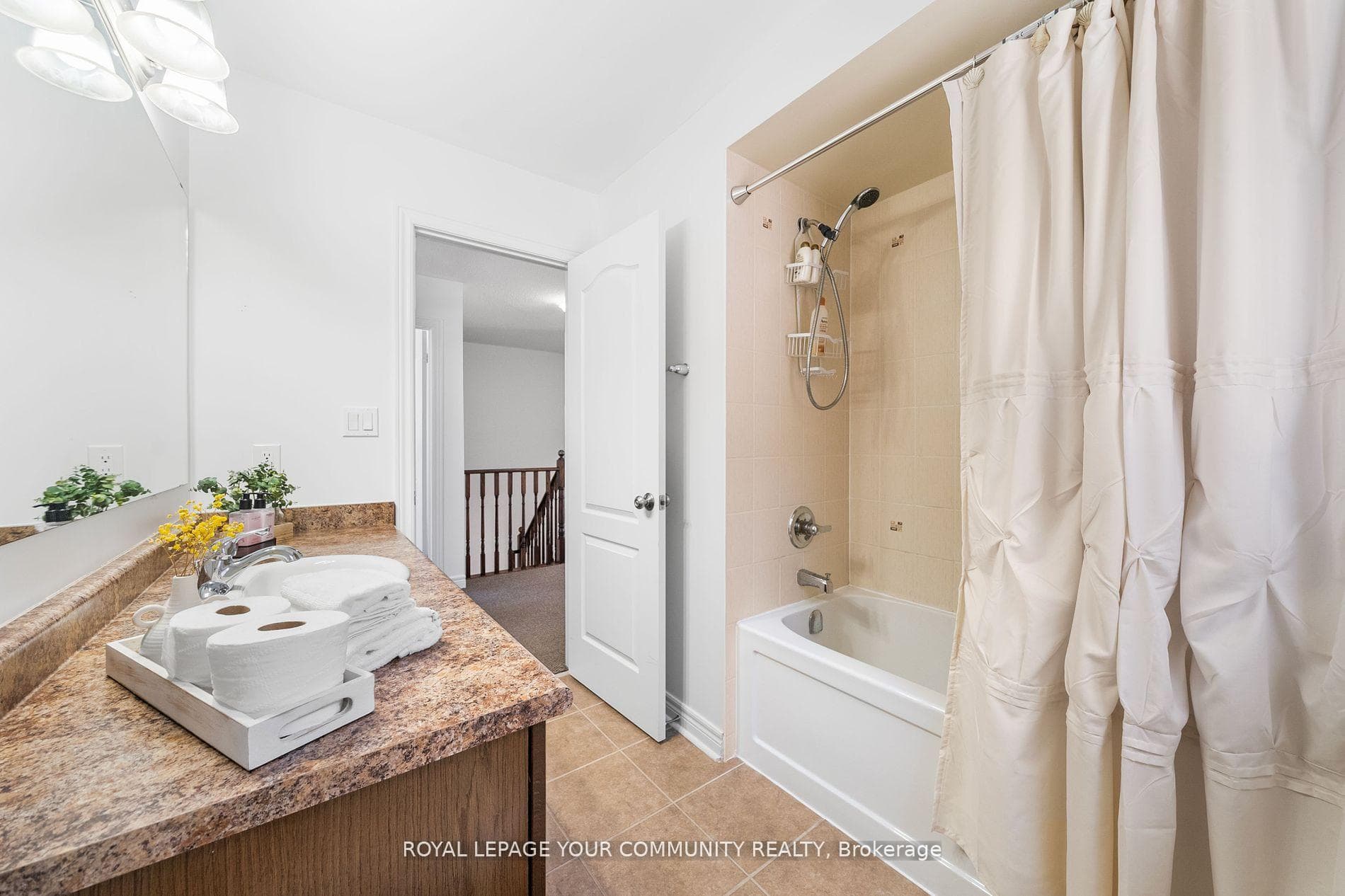 256 Crane Street photo 32