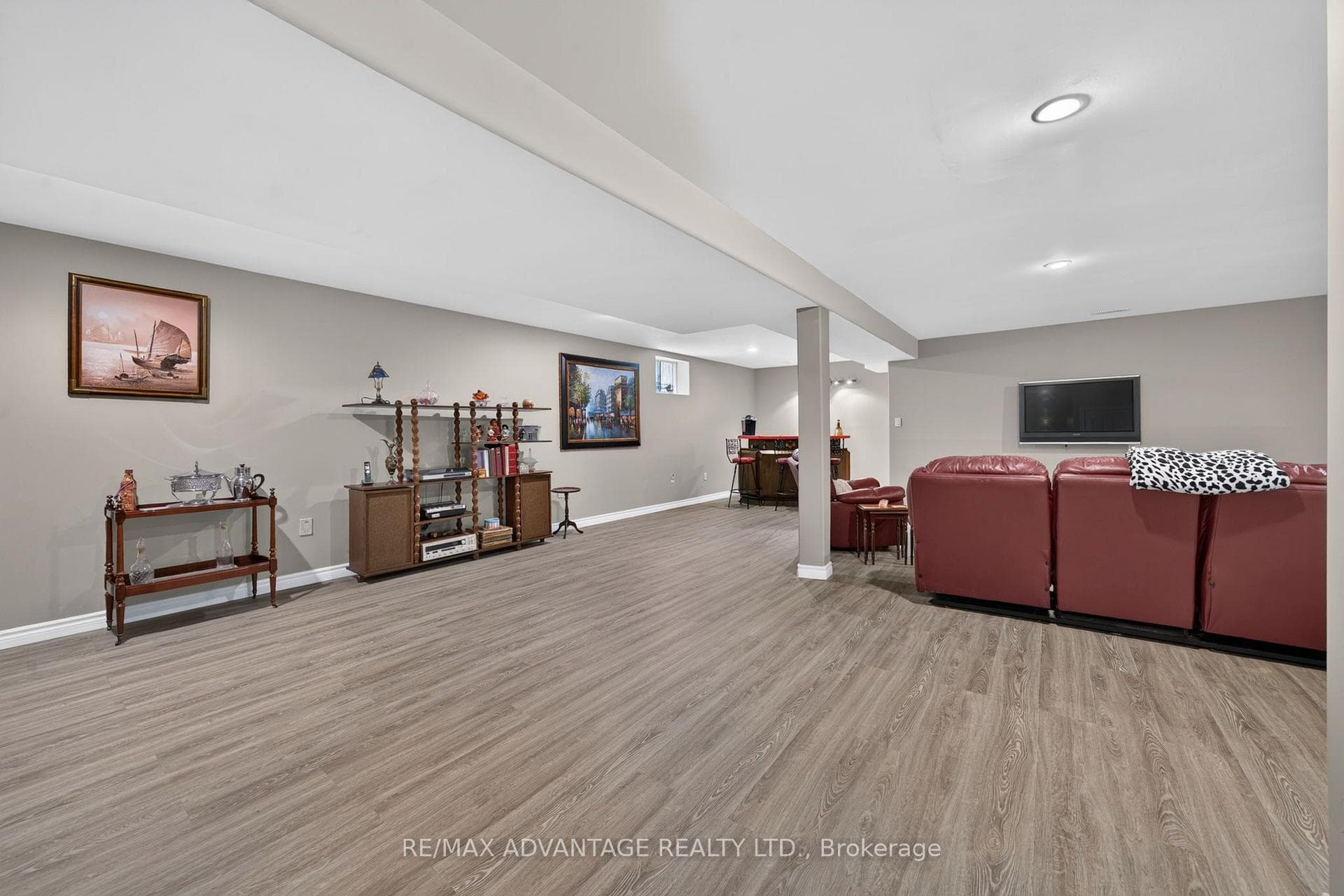 8 Willard Crescent photo 23