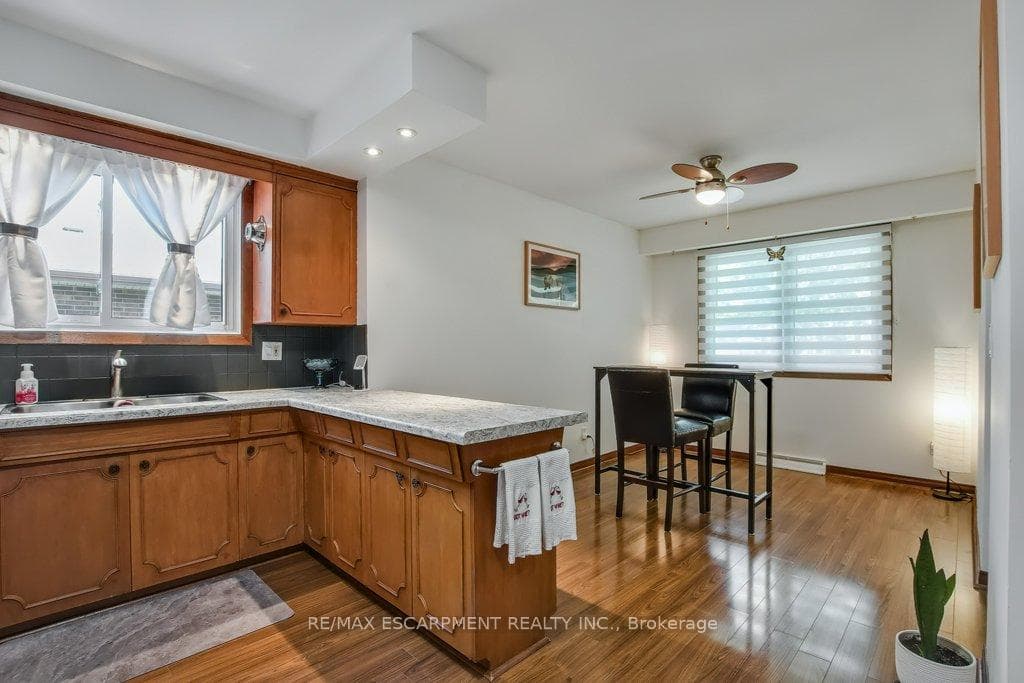 5945 Frontenac Street photo 10