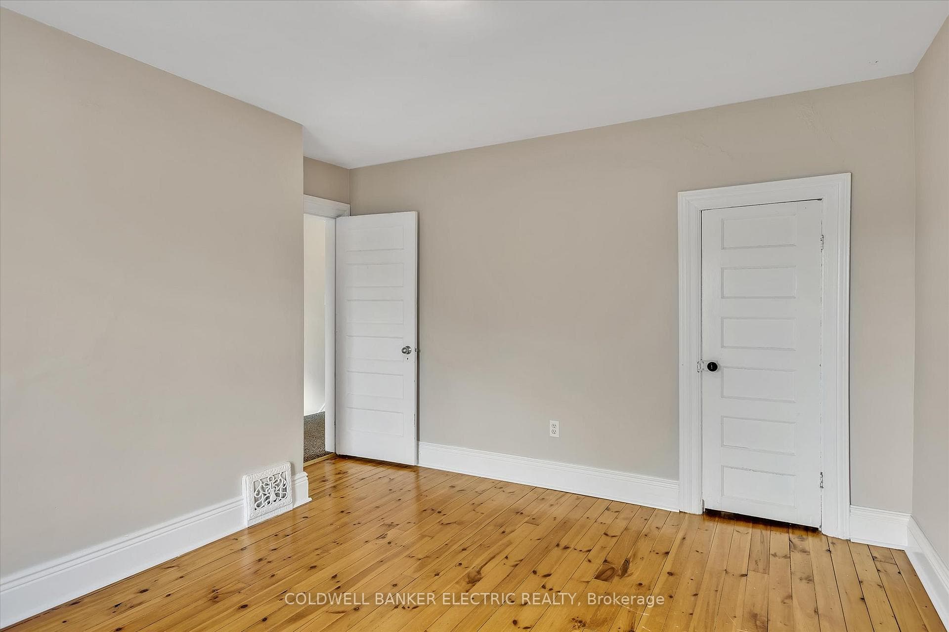 202 Braidwood Avenue photo 30