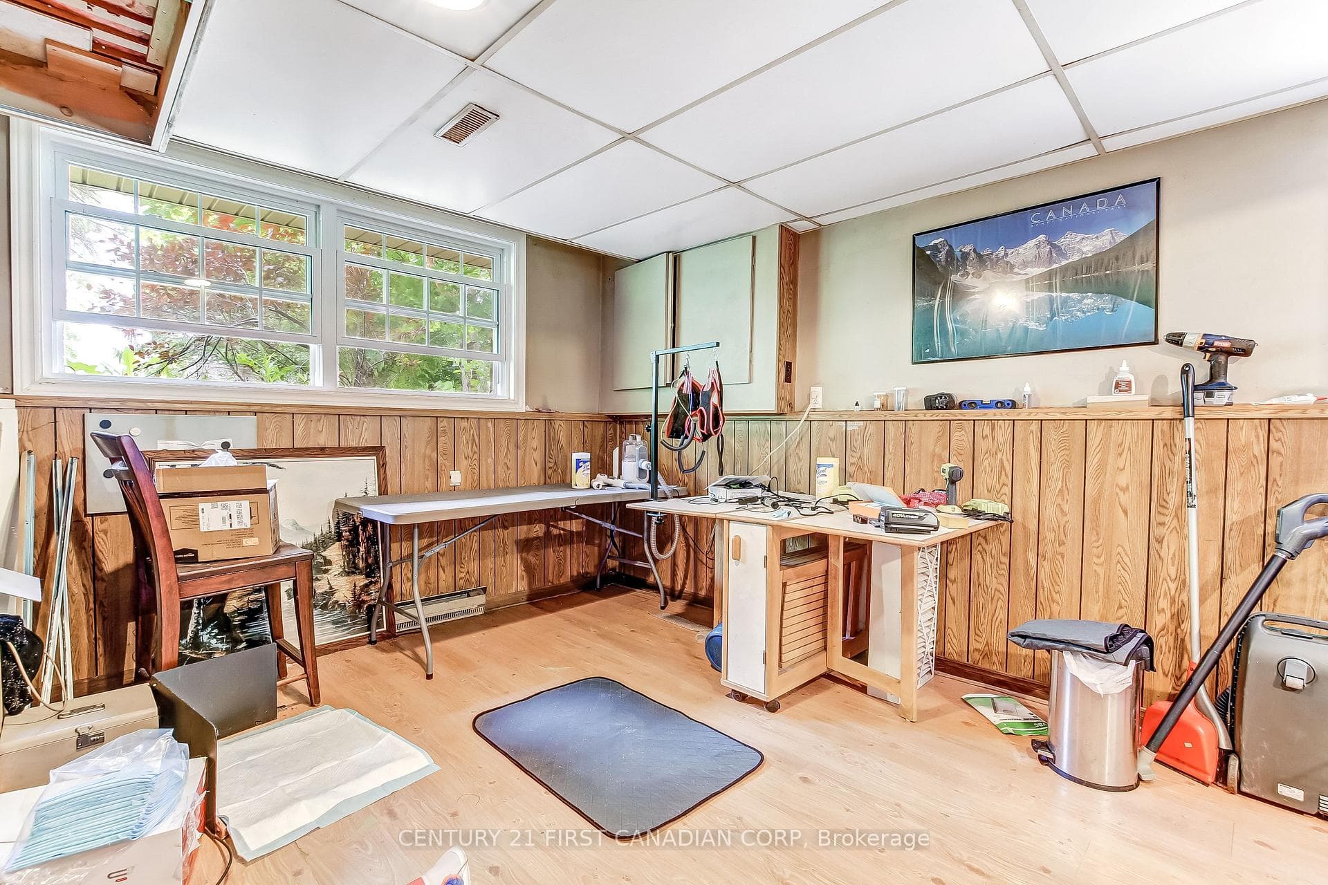 Craft room or 5th bedroom