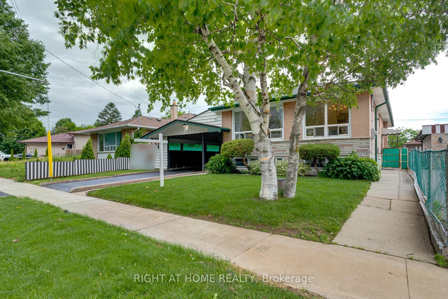 75 Milford Haven Drive photo 2