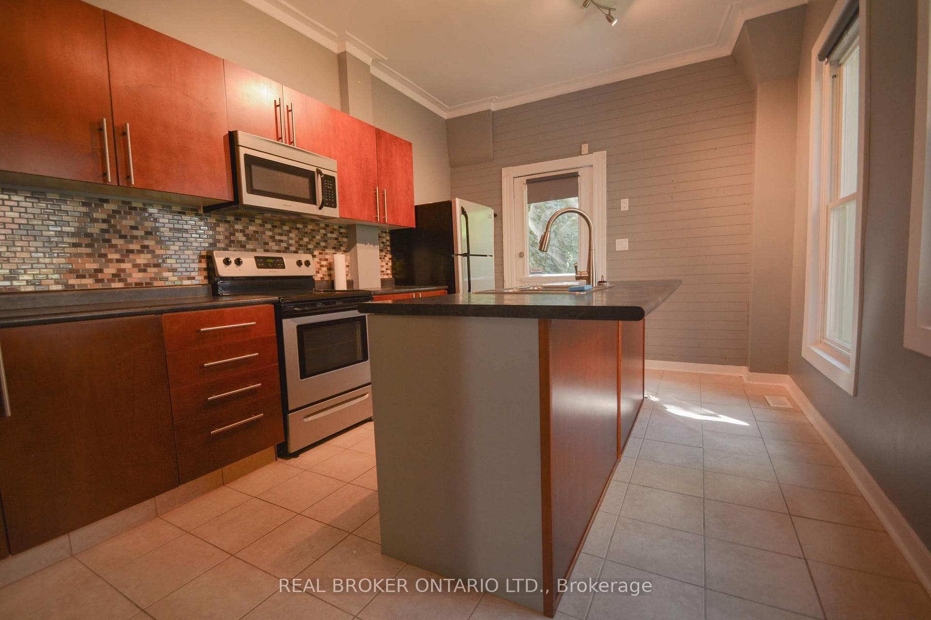 132 Grant Avenue photo 11