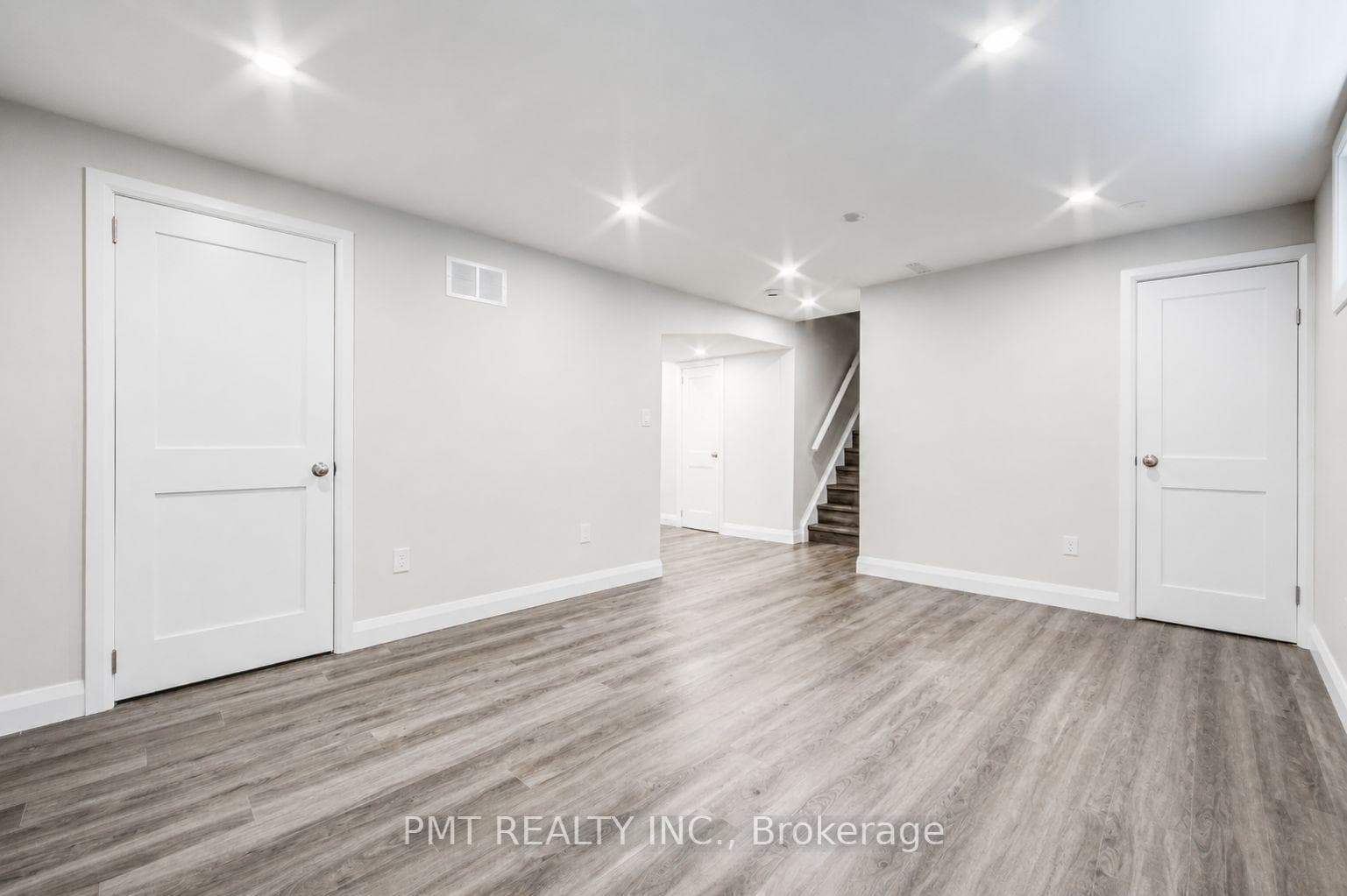 491 Maple Avenue photo 32