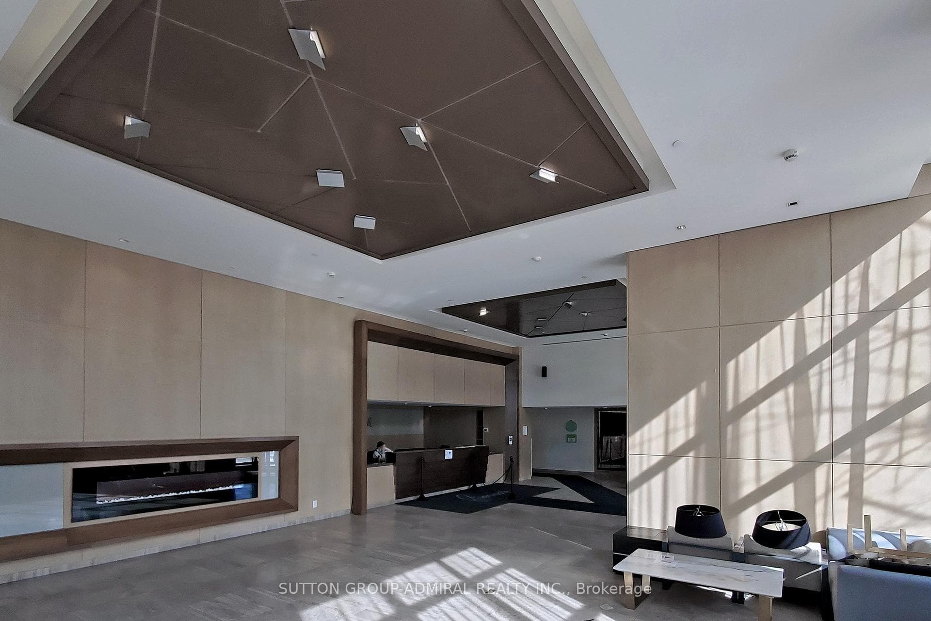 Bright Lobby & 24 Hours Concierge