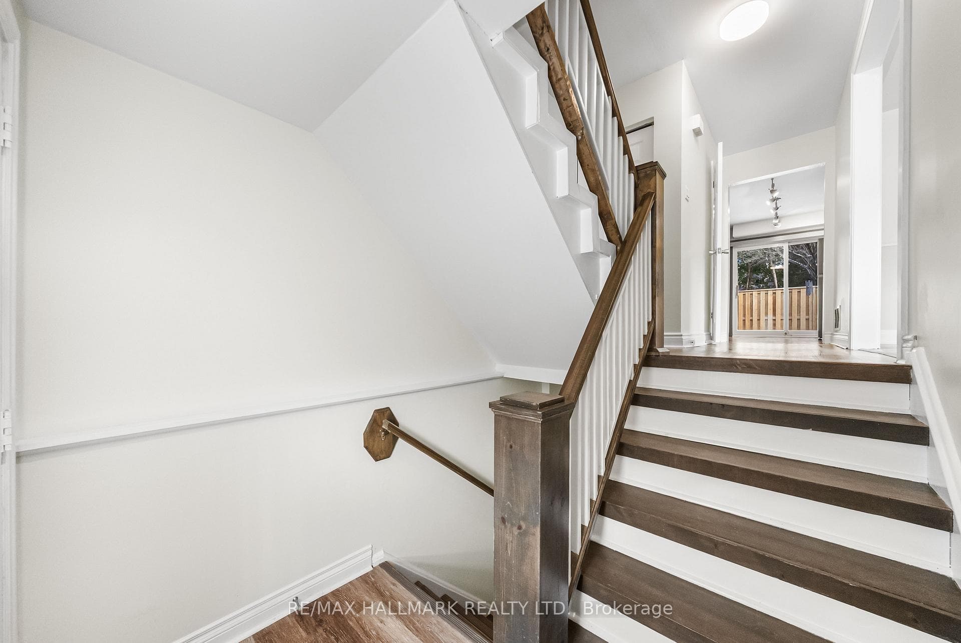11 Tangle Briar Way photo 3